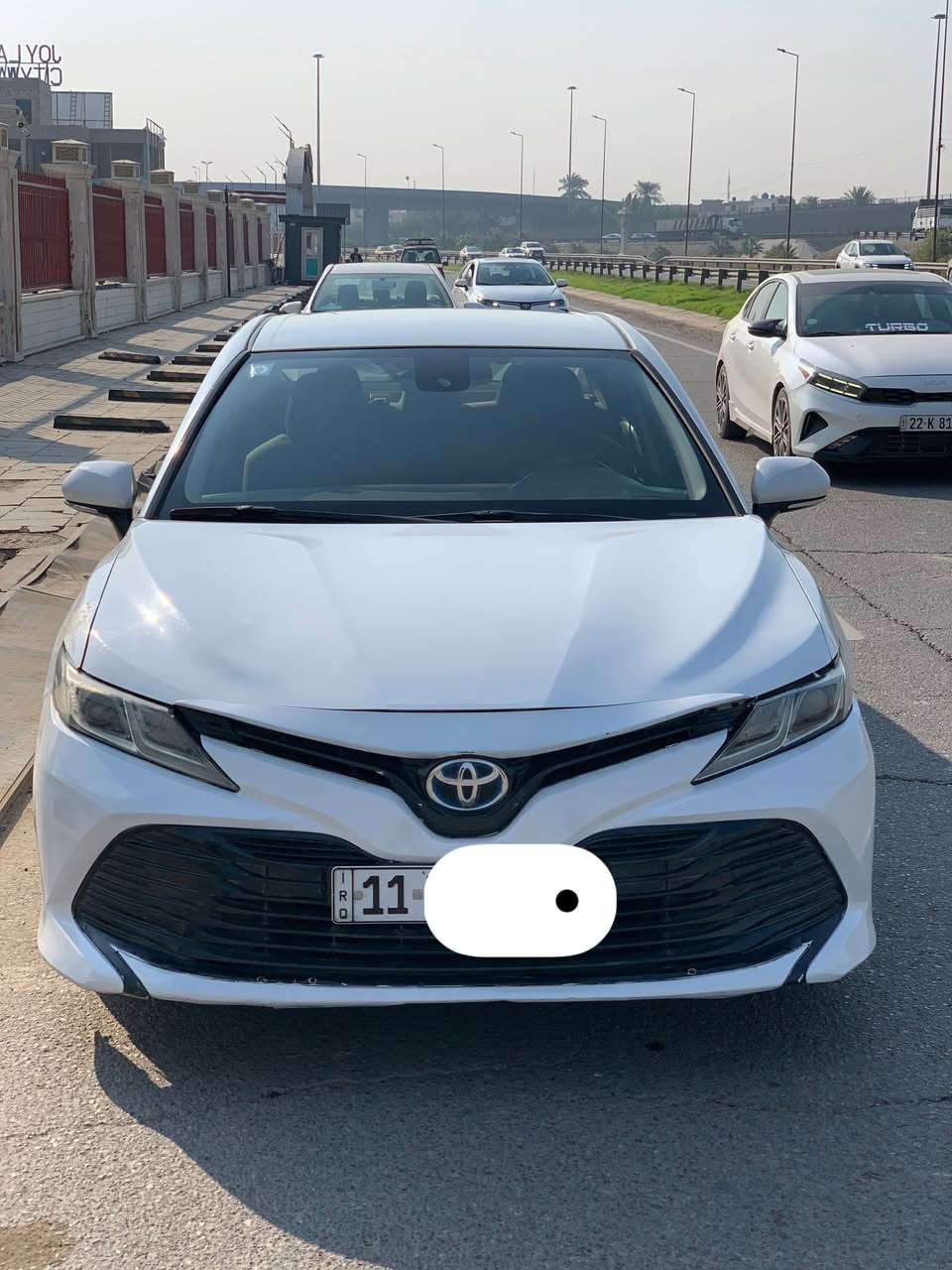 السلام عليكم 
كامري هايبرد اصل 2019 مسجله 2023 رقم بغداد اصولي سنويه وهزه ورقم جديد تحويل ثاني يوم السياره ب اسمي 
مواصفات 
1-محرك 2500 هايبرد 
2-بصمه ابواب وصندوك
3-قطعتين تبريد 
4-داخل مخمل 
5-لون ابيض صدفي 
6-محرك جديد اني شدتيه اول مشتريته
7-منضومه بريك جديده 
8-منضومه بطاريات جديده 
9-لايت زنون
10-شاشه لمس 
11-كاميرا قلاب
السياره جاهزه صدر جديد وتخم تاير جديد 
المكان /المنصور الداوودي 
رقم الهاتف /***********
السعر / 137 وبيه مجال
