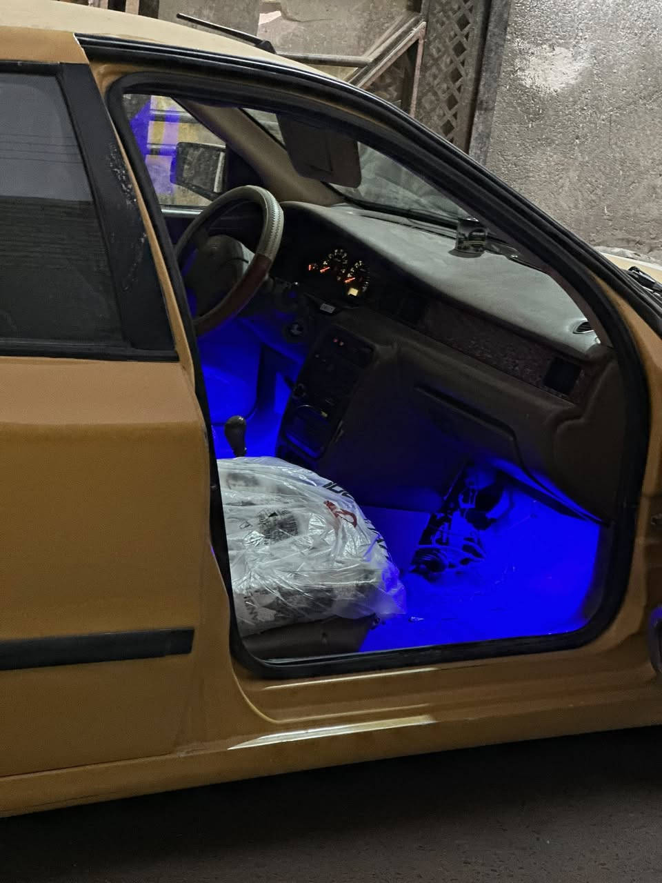 سلام عليكم
سمند 2011
بسمي شرط تحويل ثاني يوم 
معمرة وجاهزة خياس مابيهه ابد  يرادلهه ترتيب الدواخلهه 
مكينه وكير جدد السيارة جاهزة كلش توني ماخذهه انه 
بس محتاج عمليه لخوي وريد ابيعهه مستعجل ع بيعتهه 
مكاني بصرة كرمه علي ***********
سعر 33 وبيهه مجال حك الجيه
