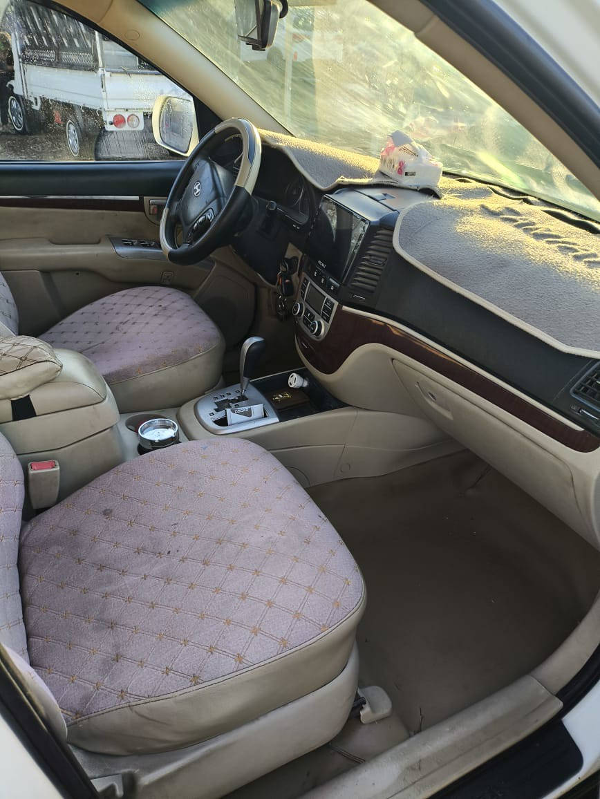 السلام عليكم 
هونداي سنتافي للبيع 2009 خليجي 
سته سلندر سبعه راكب ثلاث قطع تبريد انجماد كاميرا حساسات  خلفي كشنات جلد كشنات كهرباء  شاشه كبيره فور ويل داخل بيجي سياره جاهزه كير مكينه جدد تخم تاير جديد كهربائيات كلها شغال سياره جديده فول مواصفات رقم بغداد بااسم صاحبهه تحويل مباشر السياره فقط بارد كد شبر وصبغ كد رصعه
 مكلف بالنشر ***********/***********
