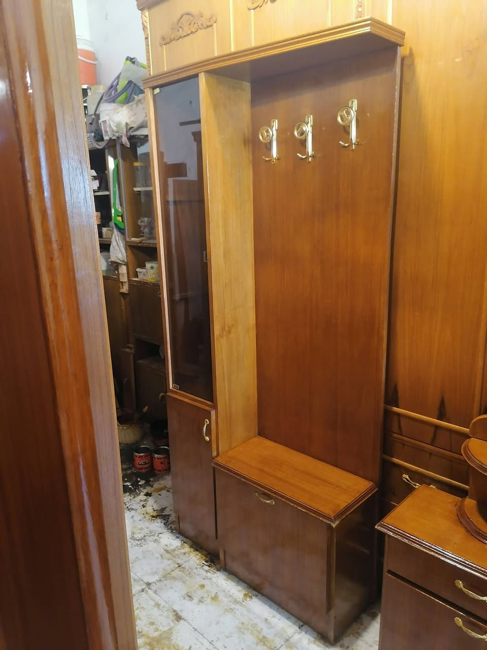 غرفه 5 باب نظيفه جدا جدا وشغل درجة أولى معرض ابو حسن حي السكر مقابل ساحه غاز السكر ت *********** سعر خاص جدا 450 مستعدون لشراء غرف النوم والكناتير المستخدم

