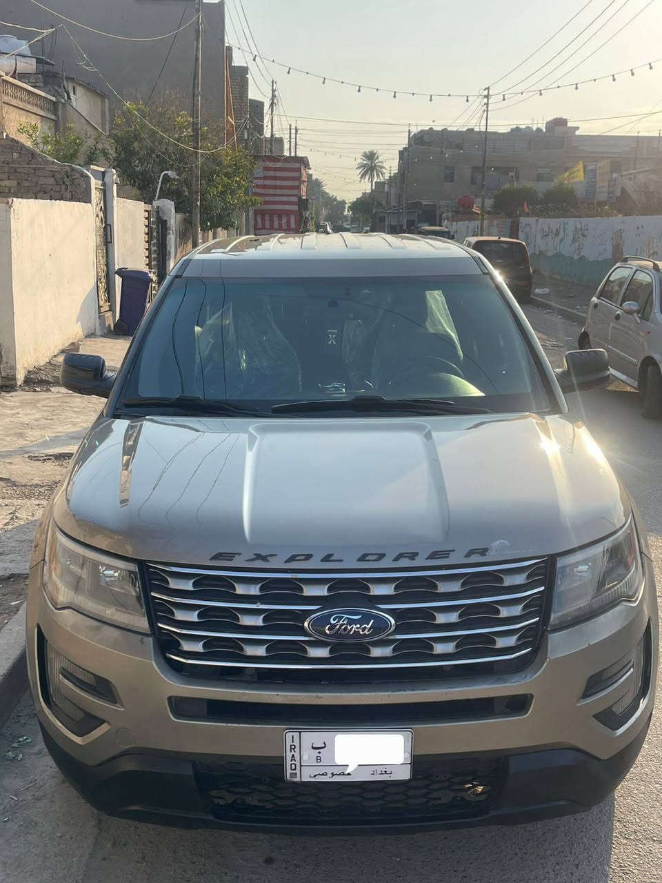 السلام عليكم
فورد اكسبلورر بوليسي ٢٠١٧ ثلاث قطع تبريد ( ٧ ) راكب .. 
وارد امريكي بدون صبغ فقط بارد  صور الحادث والسونار مرفق 
رقم بغداد 
السعر ( ١٥٥ $ ) 
*********** اتصال + واتساب بيع او مراوس تاهو
