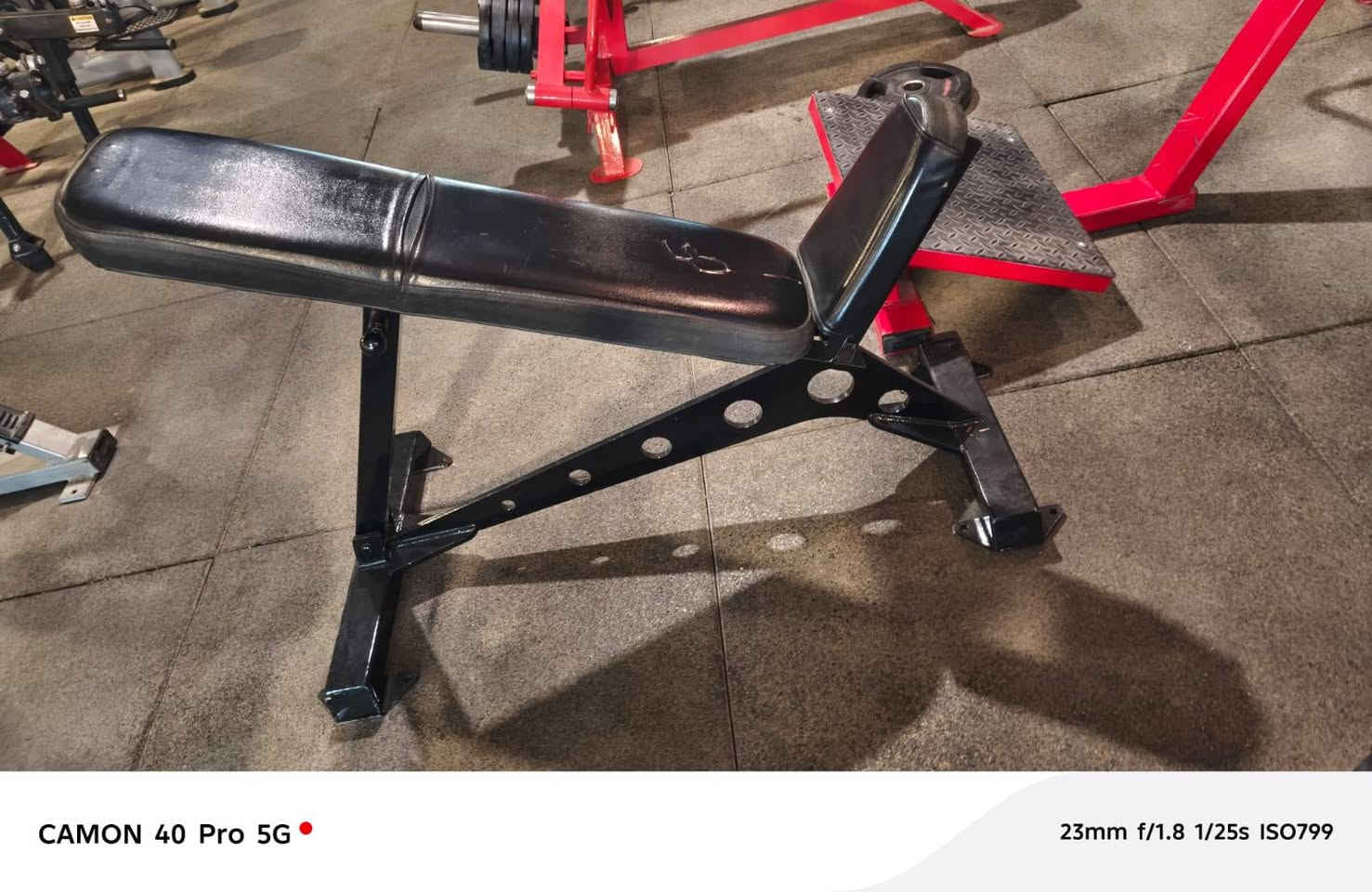 قاعه كامله للبيع سعر  مابيها اي نقص العنوان بغداد ***********
1.بنج همر اعلى
٢. بنج همر اسفل
٣. بنج جهاز مستوي جالس
٤. بنج جهاز اعلى
٥. جمع جهاز اعلى
٦. جمع فراشه
٧. سحب همر من الأعلى
٨. سحب همر متكأ الصدر
٩.سحب همر من الاسفل
١٠.سحب T حر
١١. سحب تي  متكأ الصدر
١٢. باك ارج
١٣.عقله مع مساعد وبرليل
١٤. ضغط جهاز اكتاف
١٥. شراكس هز اكتاف
١٦. سحب بكره ارضي
١٧.سحب بكره جالس أمامي خلفي
١٨. بكره متقابل
١٩. كيل لاري
٢٠َ. كيل همر مائل
٢١.كولف جالس
٢٢. كولف مائل
٢٣. هاك باك
٢٤.دفع ماكنه
٢٥. كيل سيقان خلفي جالس
٢٦. كيل سيقان خلفي نائم
٢٧. كيل سيقان أمامي
٢٨. قاعده دبني
٢٩. نشر جهاز أكتاف للجانب
٣٠.سمث
٣١. شفتات سيت عدل وz
٣٢. لف جذع
٣٣. جهاز معده
٣٤َ.ساعد
٣٥.مصاطب بنج سيت عدد ٣
٣٦. مصاطب متحركه عدد ٧
٣٧.شفتات صغار عدد ٢
٣٨ شفتات كبار عدد٤
٣٩. سيت دمبلص مع حماله
٤٠. أقراص
