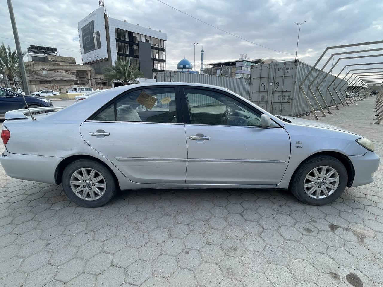 السلام عليكم
كامري خليجي 2006 محرك 2400 مكان سياره نجف 
رقم جديد باسمي 85$ فقط جاملغ الخلفي وره السياق مضروب ***********
