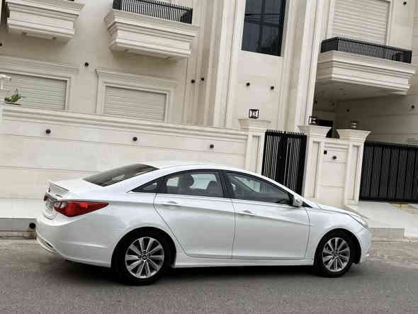 سيارة سوناتا خليجي 2012 
شرط كير محرك صدر امامي خلفي جاهزها اربعه تايرات جددت سنويه وارقام جديده موصفات معروفه بيها 3 قطع صيغ بدون اي دواخل سعر 120 
***********
