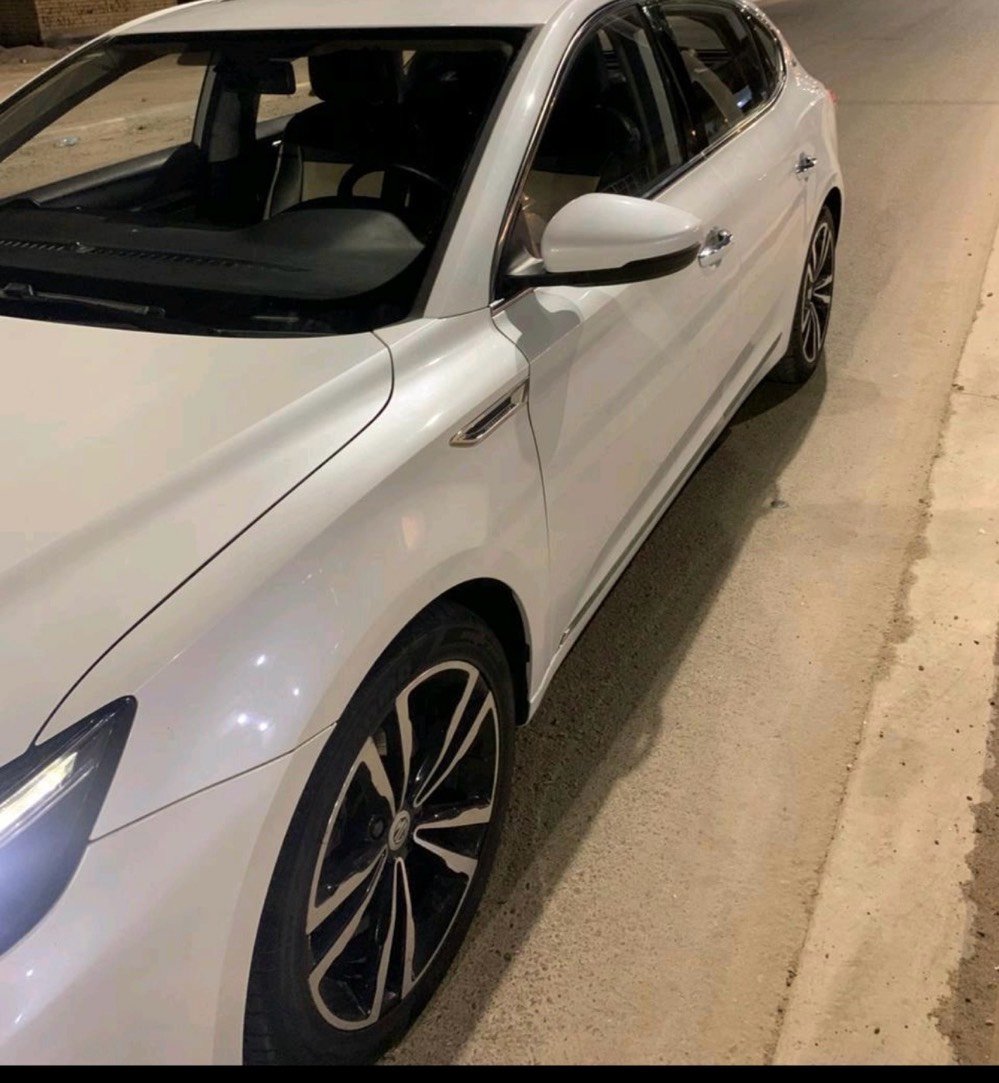 سياره MG6 موديل 2021 
لون ابيض صدفي 
السيارة بعدها بضمان كلها تبديل الدهن 
بالشركة ع ايدهم بعدها 
السيارة باسمنه رقم بغداد تحويل مباشر
المواصفات
4سلندر محرك 1500T تيربو
ممشى السيارة 85 الف كيلو استخدام شخصي
مرتبط كير بوكس اوتوماتيك من 7سرعات dct دبل كلج
-   بصمة تشغيل و بصمة ابوب امامية وجنطة
-   سلايد ( فتحه )،
-   شاشة كبيرة تدعم نظام الابل كار،
-   سايد بريك بصمة، و اوتو هولد
-   مثبت سرعة، وشفتات ستيرن
-   درايف مود, سبورت وعادي
-   كاميرا خلفية
-   مانع انزلاق، تراكشن
-   تديد امام ، مخلف ، مثلاحة
- حساس خلفي
-   مقعد السائق كهرباء
-   دواخل ومقاعد جلد, لونين بلاد مطعم كاربون فايبر
-   فول تحكم ستيرن
-   ايرباك امامي، وجانبي وبالمقاعد
-   لد امامي خلفي
-   نظام اشارات جانبي
-   شاشة اعطال
-   حساس اطارات
-   اشاره حاجب امامي خلفي
الملاحضات بسيارة :- السعر 103 
البدي بيه طخات ع حالها ما مصلحة كما موضحة بالصورة وكذلك بدعامية امامية 
سيارة كلش حلوة ونظيفة