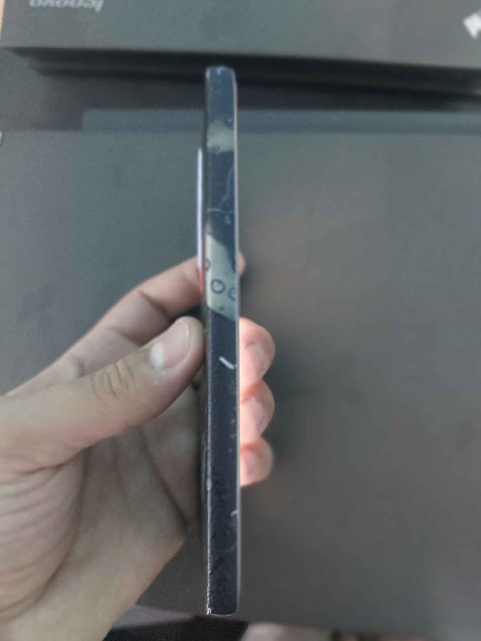 السلام عليكم
جهاز a53 5g ذاكرة ٢٥٦ بدون ملحقات نظيف وكلشي بيه شغال كامرات صوت سيم كرت دكم وايفاي بلوتوث وكامراته كلش حلوة وواضحة وشحنه حلو الشاشة اصلية مالتة بصمة اصبع شغالة بصمة وجه شغالة وكلشي شغال
وموضحة الصور مالته بالمنشور وبي ملاحظات بالكفر مال عدسات الكامرة يعني بالظهر بي هيج شلون نقاط وهو الظهر كله ب ٥ الاف يعني شغلة بديهية هاي 

وللامانة بيه شغلتين بسيطات بس لازم اوضحهن واكون صادق بيهن حتى اكون وضحت وشرحت كلشي بالجهاز

الجهاز الظهر مال مفتوح وبي تغليف كارتوني بديل الكفر ما اعرف بس اني اخذته مستخدم وهو هيج 
شغلة ثانية بيه بالشاشة بالاسفل هيج اثر طبع خفيف كلش ما يتلاحظ اثر الايقونات مال ازرار التنقل والقائمة موضح بصورة بيضة بالمنشور واي مشكلة ثانية ما بيه جهاز ترتاح منه وتجي تاخذه من البيت ويكون خاطرك الا طيب 

السعر ماله ١٧٠ الف وبي مجال قليل للطيبين 
بغداد حي العامل
واتساب واتصال 
*********** بغداد, العراق
