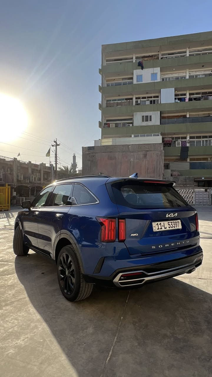 السلام عليكم 
سورنتو موديل 22 وارد امريكي محرك 2500 تيربو  اعلى فئة بالسورنتو يعني اعلى مواصفات السعر 230$.  بيها مجال 
صور الحادث مرفقة بالمنشور قطعتين فقط (تبديل جاملغ وباب) بدون دواخل فقط ايرباك بردة ومرجع سستم 
ماشية 76 الف ميل 

المواصفات 
بانورما 
رادارات امامي + خلفي + جانبي ' مانع تصادم 
نقط عمياء تحديد مسار + قيادة ذاتية 
فول تحكم ستيرن + حساسات 
تدفئة كشنات + كشنات كهرباء ( 7 راكب )
خمس وضعيات قيادة 
وباقي المواصفات المعروفة 
مكان السيارة بغداد كرادة او قادسية 
رقم بغداد هزة وسنوية جديدة تحويل ثاني يوم 
رقم التلفون ***********
***********
