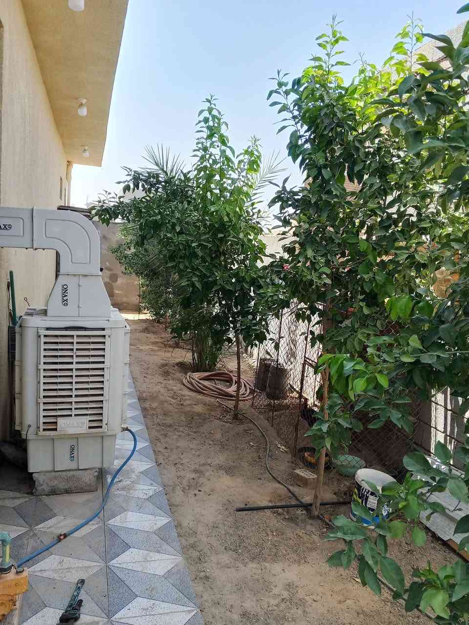 للبيع بيت بستنة مساحة 500 متر ركن منطقة الحر السوادة قريب على الشارع الرئيسي تحت البناء مساحة 150 متر البيت بناء جديد للاستفسار ***********
