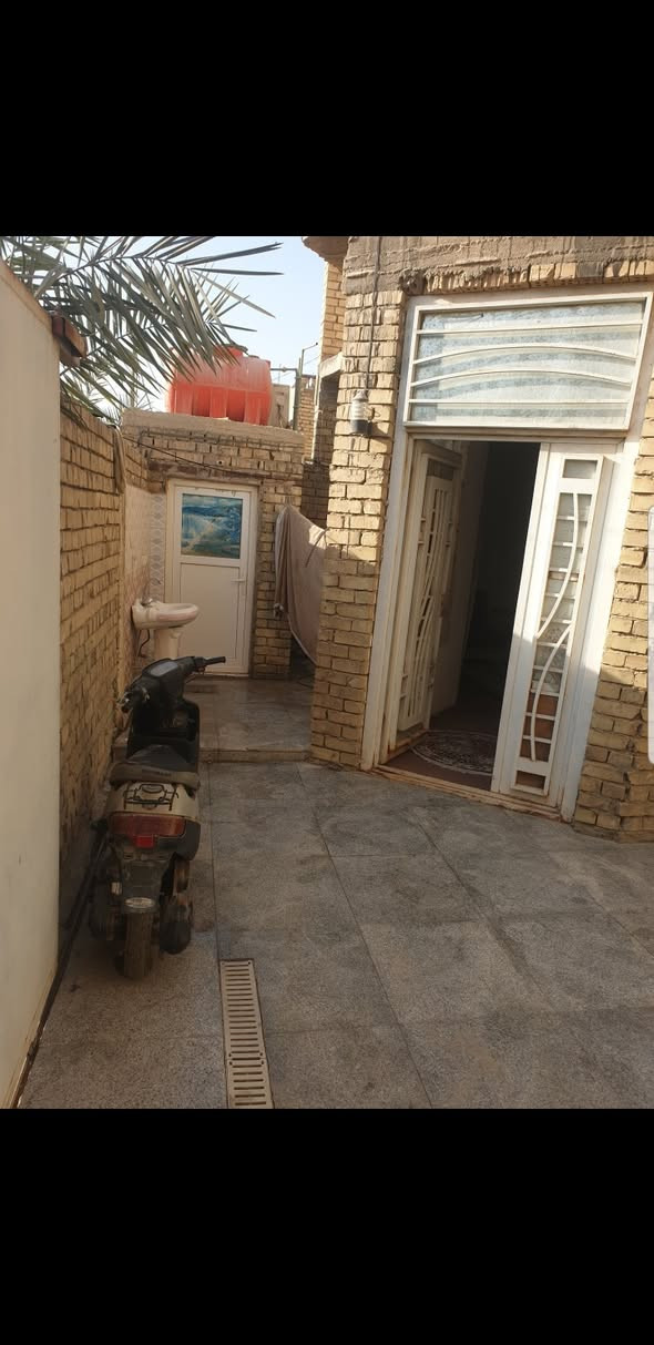 بيت للبيع بحي الفارس 200م ثاني بيت عن الركن مقابل حديقة بداية حي الفارس قرب محطة وقود الفارس للاستفسار ***********
