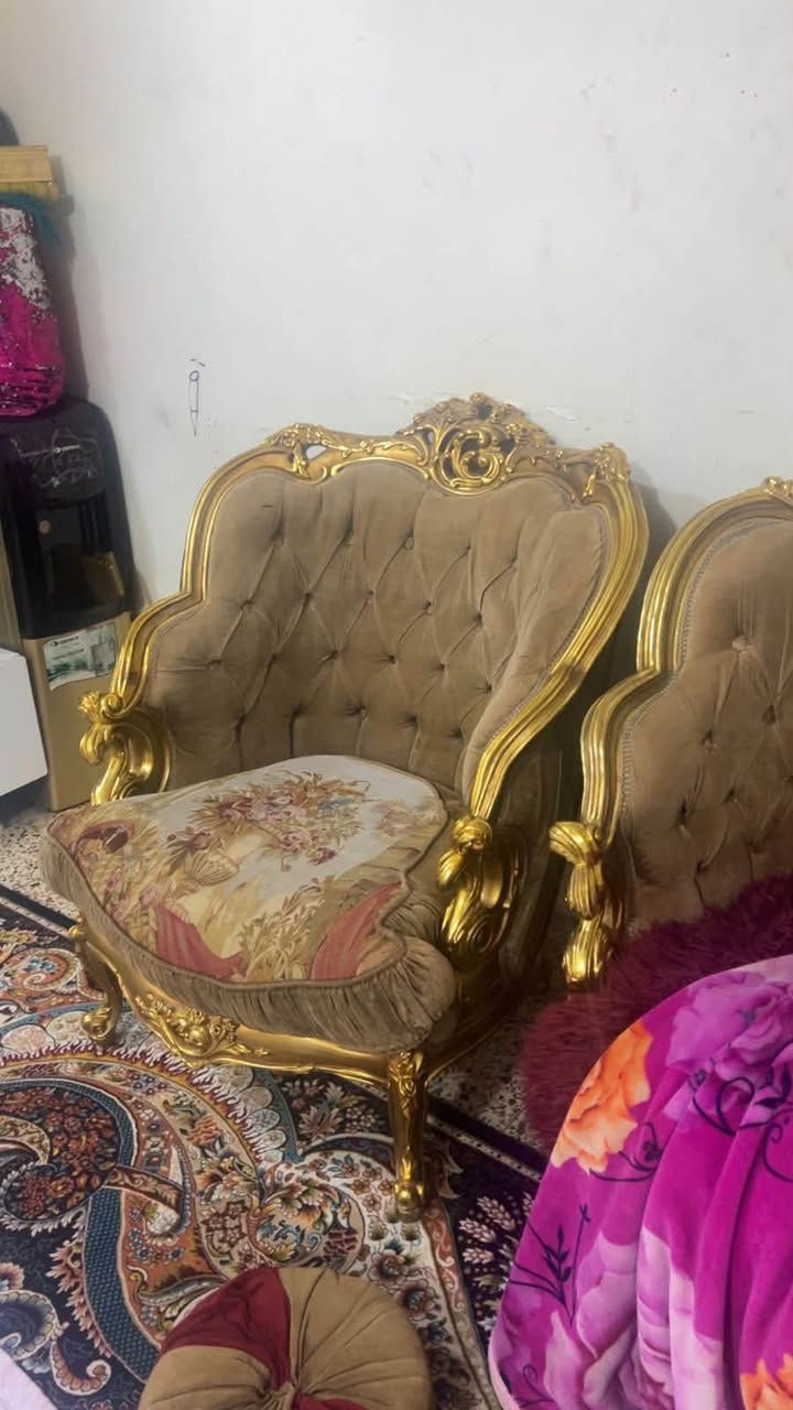 قنفات ٢كبار و٤صغار مع طبلة وسطية خشب زان مصري السعر مناسب العنوان بغداد الشعب قرب سوق ٤٠٠٠الي يريدة يراسل عالخاص أو يتصل على هذا الرقم *********** بي واتساب
