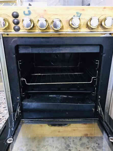 طباخ اخو الجديد 
4 عيون وفرن شغال على الفحص 
لون صاج فاتح مميز 
استعمال 4 اشهر 
السعر 120 وبي مجال 
العنوان النجف 
اتصل بالرقم واتساب ***********
