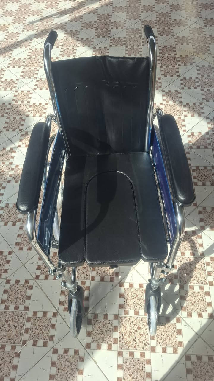 سلام عليكم عربانه لبيع ستخدامهه مقعد تواليت وعربانه يطلع بيهه جديده ما مستخدمه ولا ثانيه لستفسار واتساب ***********
