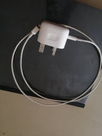 شاحن آيفون أصلي • أصلي شركة • للبيع