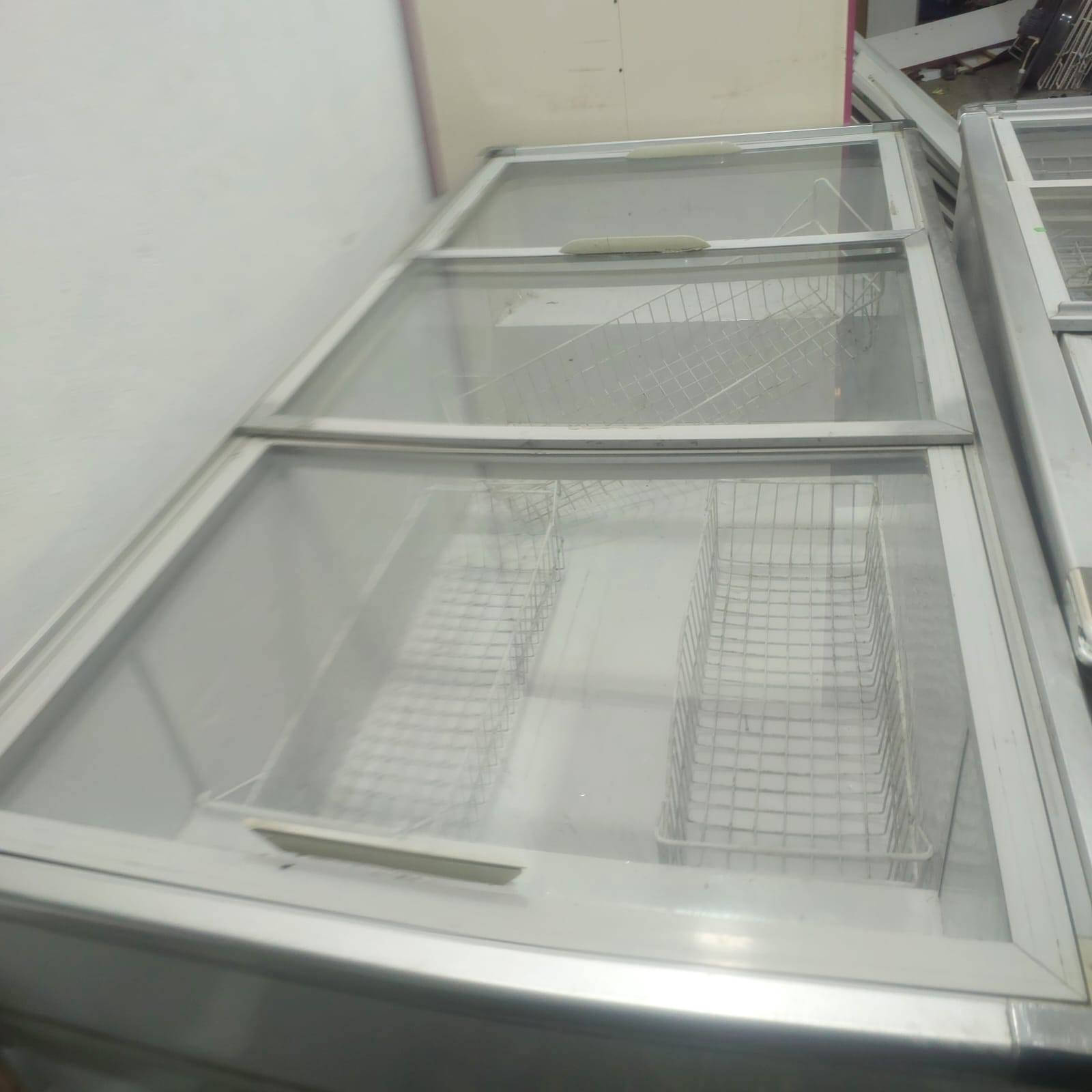 اسلام عليكم عارضات افقيه العداد 3  ايكور شركت الزان  العدد 2 الحجم .2 متر. والثالث .حجم .2.500. دبل ماطور العنوان بغداد بلديات الاستفسار الاتصال بالرقم ***********
