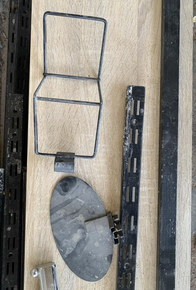 رفوف للبيع السعر خاص
***********
