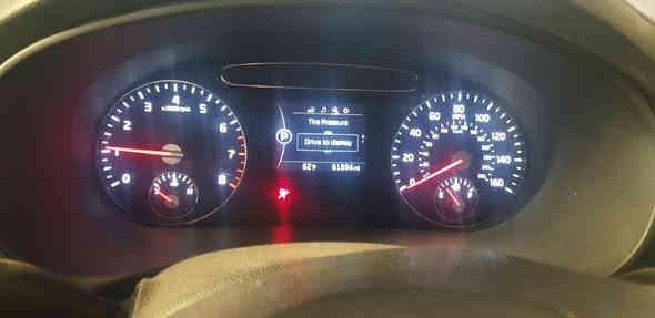 السلام عليكم.سيارة سورنتوا ٢٠١٦وارد امريكي نص فول حادثها تبديل جنطه فقط ماشيه ٦١ الف السعر ١٧٥رقم الموبايل ***********
