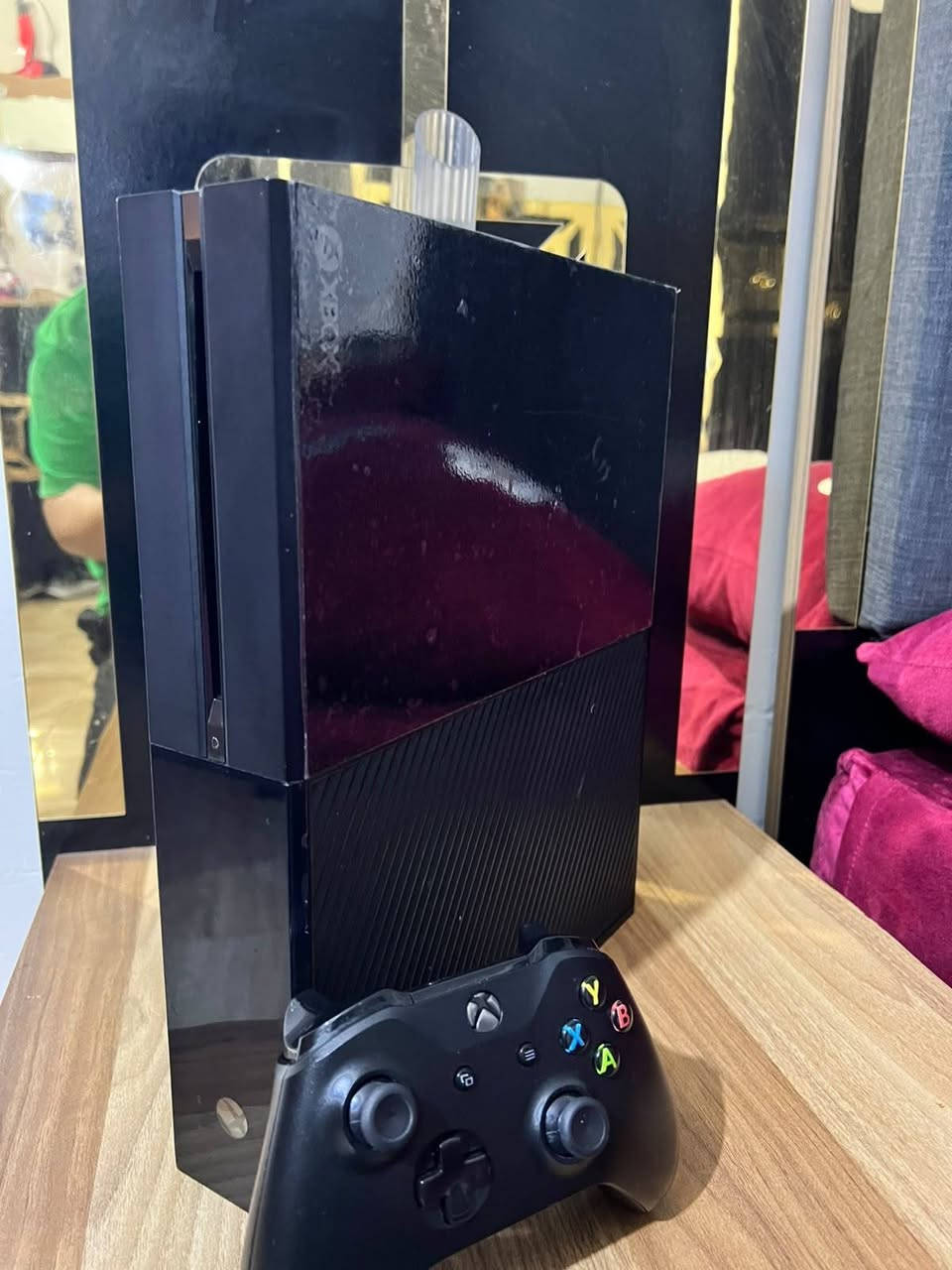 Xbox one fat 500gd مفتوح لغرض التنضيف من الغبار ولاتربه 
ملحقات : جوستك اصلي عدد 1
كيبل باور ومحوله كيبل اجدي اصلي 
العاب 
Roplox
Forza horizon 5
Songhan
Blek
Farkry farm 
مكفول من كلشي نضيف 🎮 XBOX ONE FAT - 
مكاني بغداد الدوره ***********
