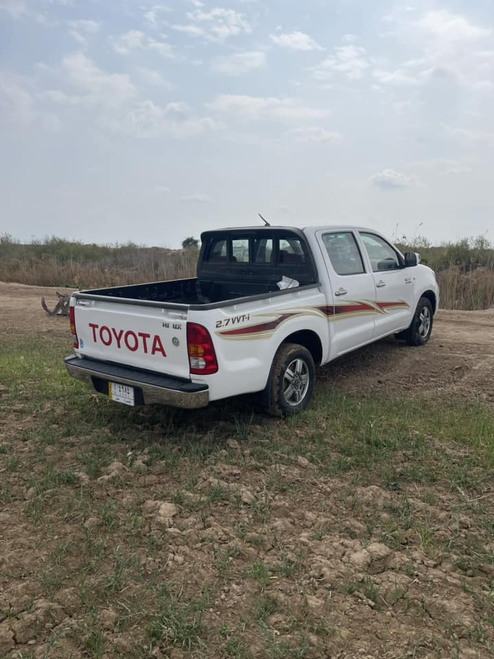 سلام عليكم فلاونزه لبيع مكفوله عام لبيع ومرؤوس موديل ٢٠١٠ شاصي ١٩ كويتي رقم بصره لماني شرط تحويل عنوان رفاعي ***********
