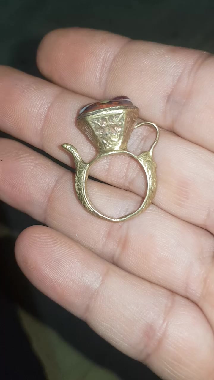 اشياء قديمه مالات جدي الله يرحمه ومحتفض بيهن اريد ابيعهن وعندي سبح ٢ وخاتم سليماني قديم


**إذا كنت صاحب هذا الإعلان وتريد حذفه لأي سبب، رجاءا أرسل رسالة إلى الدعم الفني**