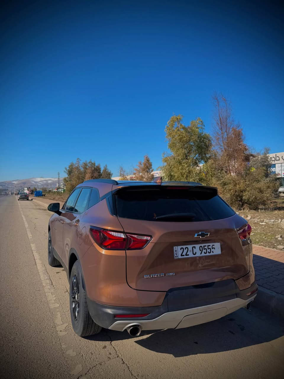 السلام عليكم ورحمة الله وبركاته.
____________________________
✅اسم السيارة : شوفرليت بلايزر
✅الموديل : 2023
✅رقم السيارة : رقم اربيل تحويل ملكية او وكالة  
✅السعر 178 جوه السوك 
✅سرقه فقط 3 قطع بدون حادث
✅عداد المسافة : 30 الف
✅مامشتغل اي كلوب بيها
____________________________
🔻1-حجم المحرك 4 سلندر 2000 تيربو  🔻
🔻2-ويل كب حجم 18 مع طقم تايرة 🔻بحالة ممتازة 
🔻3-بصمة ابواب و بصمة تشغيل 
🔻4-لايتات زينون عالي ناصي اصل 
🔻6-غرفة السيارة مخمل اسود  
🔻7-تحكم كهربائي لمقعد السائق 
🔻8-تحكم ستيرن جهتين متكامل 
🔻9-رادار امامي مانع للتصادم
🔻10-شاشة كبيرة الحجم للتحكم بكافة الايعازات
🔻11-كامرة خلفية 
🔻12-تشغيل عن بعد 
🔻13-وضعيات متعددة للقيادة 
🔻14-فور ويل
للاستفسار *********** النجف, العراق

