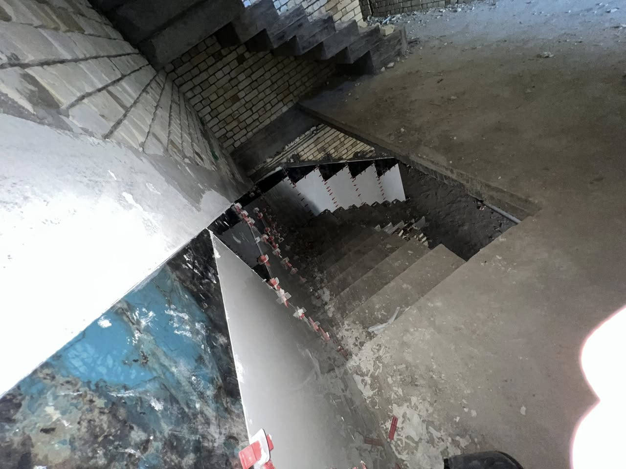 يا الله سلام عليكم خلفه سيراميك رضيات وجدران وبايات دراج وبورسلين كاشي ومرمر مستعدين كافات عمال ترميم وتفليش وشرط شغل درجه وله  رقمي ***********
