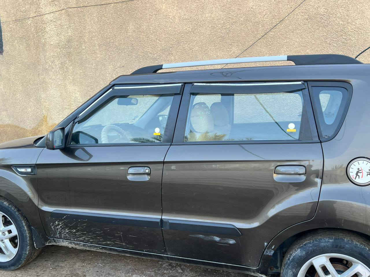 السلام عليكم 
صول 2010 نضيفة حيل محافظين عليها .
 رقم اربيل دولي بأسمنا جاهزة من كل شي 
لون قهوائي
محرك 4سلندر 1600 
گير اوتوماتيك 
رادار امامي خلفي 
تحكم ستيرن 
منضومة زنون
ايرباك 
جام تحكم ٤ 
تحكم مري 
سستم صوت 
مايك مكالمات عالي الوضوح
شاشة كبيرة 
كامرة خلفية 
هورن طاط عالي
حساس تصادم خلفي امامي 
مدخل USB شحن سريع 
صدر كله جديد خلفي وامامي
تخم تاير امريكي جديد 
باتري جديد 
منضومة بانزين جديدة 
نظام ABS مانع انزلاق
ويل كروم 
انارة داخلية 
تدفئة تبريد فول 
السيارة تخضع للادامة كل شهر ودهن كله اصلي فالفولاين الوكالة 
سنتر لوك اوتوماتيكي
تشغيل عن بعد 
دوشمة جلد 
غرامات مصفرة 
تحويل بنفس اليوم 
 
المكان بغداد الامين واتساب *********** 
السعر (( 83 )) ورقة وتسوة اكثر والله اللي يريدها يتصل ويجي يشوف بعينه وبالعافية ع اللي ياخذها  .
