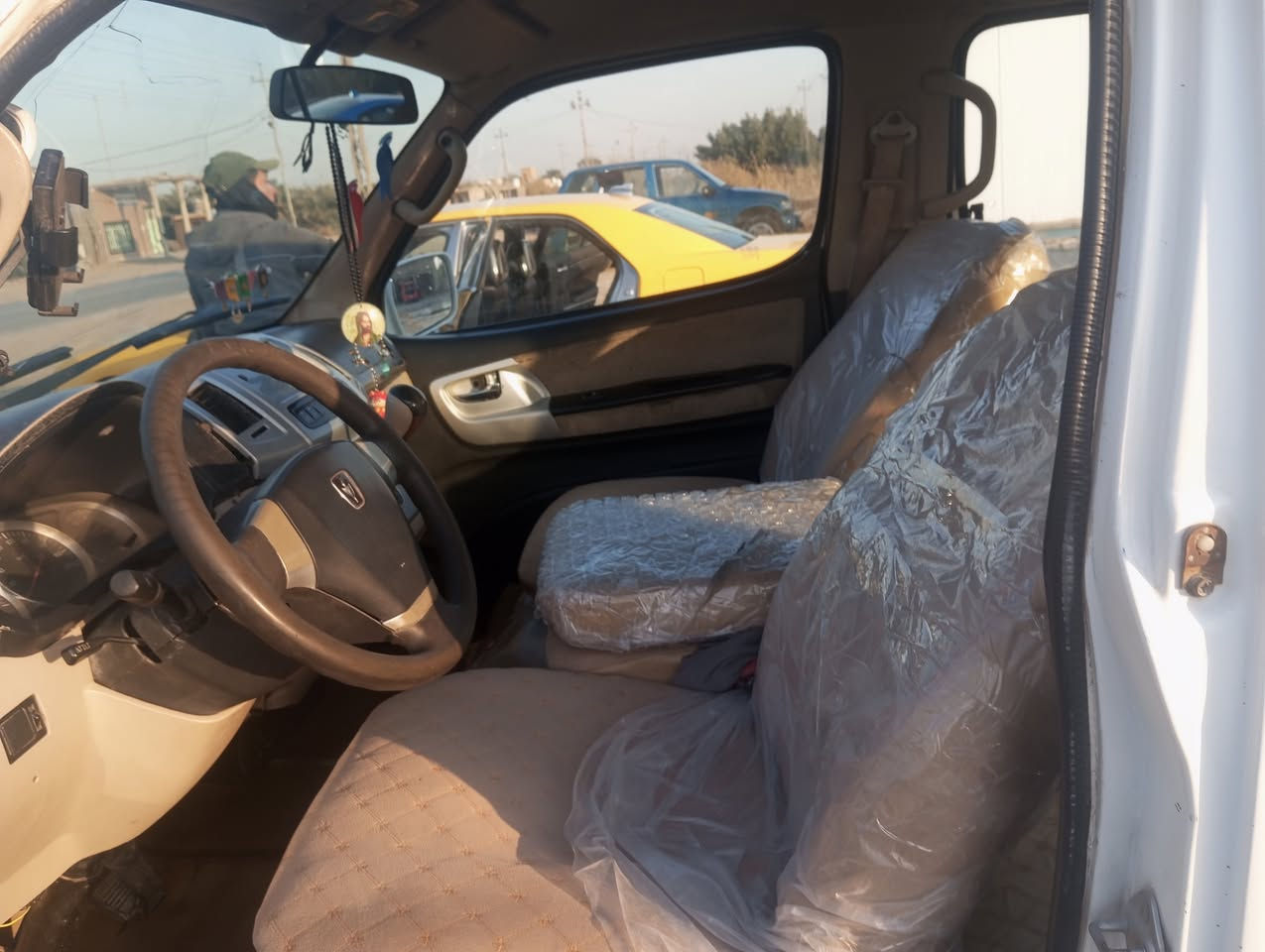 اسلام عليكم موصليه للبيع  سياره جديده وجاهزه من كلشي  بيهه صبغ جنطه أو معمرات دواير فقط دوشمه جديد كشنات ورضيه تخم تاير جديد جاهزه السعر 38 مكاني ناصرية  الشراي ينتصل وبخدمته ‏‪0784 185 9205‬‏
