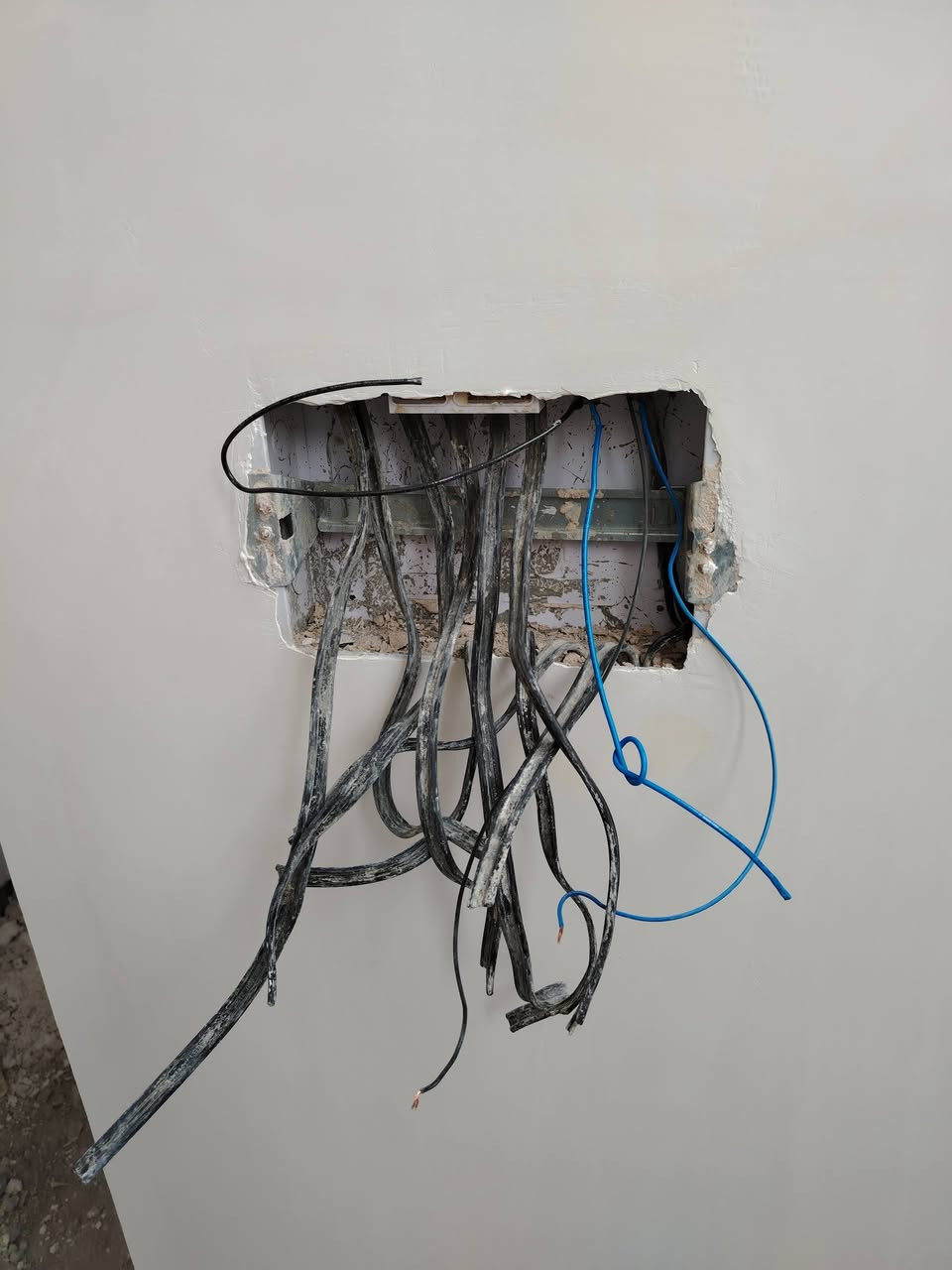 تاسيس كهرباء بوري او سمنز
***********
