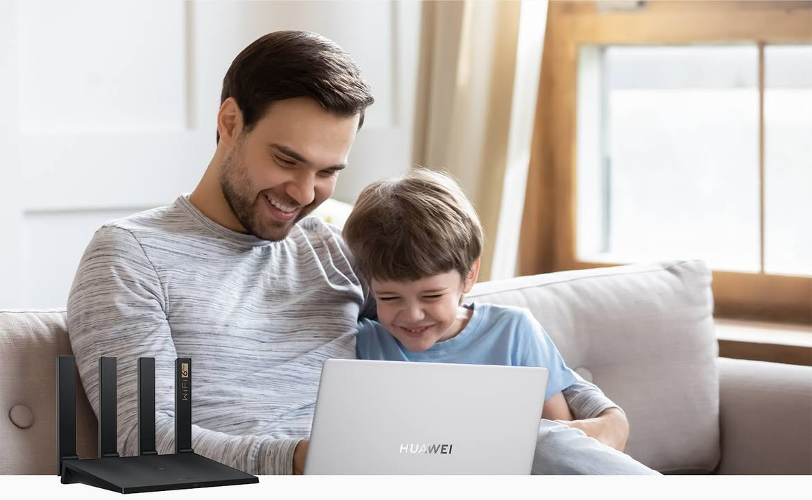 عصر Wi-Fi 6
ُعد Wi-Fi 5 هو المعيار الذي تستخدمه معظم الأجهزة اليوم، في حين أن Wi-Fi 6(802.11ax)هو المعيار الجديد الذي يدخل تدريجيًّا إلى عالم الأجهزة الذكية في السنوات الأخيرة. أدخلت شبكة Wi-Fi 6 العديد من التحسينات على شبكة Wi-Fi 5 لمواكبة الطلب المتزايد على شبكة لاسلكية أسرع وأكثر كفاءة.
433 ميجابت في الثانية
Wi-Fi 5
بث مفرد
1,2 جيجابت في الثانية
Wi-Fi 6
بث مفرد
سرعة أعلى 3 أضعاف: نظرًا إلى أن الموجه يعمل بنظام 1024-QAM ونطاق ترددي يبلغ 160 ميجاهرتز، فإن السرعة الإجمالية التي توفرها شبكة Wi-Fi 6 مُحسَّنة بدرجة كبيرة.2
32 جهازًا
Wi-Fi 5
بتردد 5 جيجاهرتز
128 جهازًا
Wi-Fi 6
بتردد 5 جيجاهرتز
قدرة أكبر 4 أضعاف: تتيح تقنية Wi-Fi 6(مع نظام OFDMA)للموجه توصيل أجهزة أكثر في وقت واحد مع القليل من البطء.2
30 مللي ثانية
Wi-Fi 5
10 مللي ثانية
Wi-Fi 6
زمن الانتقال من جانب الشبكة اللاسلكية
زمن انتقال أقل بنسبة 2/3: تمكنك شبكة Wi-Fi 6 من الاستمتاع باستجابة أسرع عند توصيل أجهزة متعددة.22
x/s
Wi-Fi 5
x*70%/s
Wi-Fi 6
استهلاك طاقة الجهاز
استهلاك طاقة أقل بنسبة %30: تحكم في وقت التنشيط بين الأجهزة المتصلة لتجنب استهلاك الطاقة في وضع الانتظار.2
HUAWEI AX3 Four Advantages
تقدم خطوة إلى الأمام عند
استخدام HUAWEI Wi-Fi 6 Plus
نطاق ترددي أكبر 160 ميجا هرتز، عالي السرعة
تعد هواتف HUAWEI المزودة بشبكة Wi-Fi 6 Plus و جهاز AX3 الزوج المثالي، حيث يدعم كلاهما عرض نطاق ترددي كبير يبلغ 160 ميجاهرتز. معًا، يمكنهم تقديم السرعة المثالية لمساعدتك على تحقيق أقصى قدر من الكفاءة.
اختبار معدل نقل الهاتف الجوال في المسافة القصيرة(الوحدة: جيجابت في الثانية)
موجه HUAWEI AX3000
1.3
موجه AX1800 آخر
0.9
HUAWEI AX3 Speed Revolution
سرعة فائقة لا تخطر على خيالك
ستندهش من السرعة الفائقة التي يوفرها لك جهاز AX3. بفضل النطاق الترددي البالغ 160 ميجاهرتز ونظام 1024-QAM، يمكن أن تصل سرعة الموجه النظرية إلى 3,000 ميجابت في الثانية(574 ميجابت في الثانية في نطاق 2.4 جيجاهرتز، و2,402 ميجابت في الثانية في نطاق 5 جيجاهرتز). بتوفر هذه السرعة، فإن الأمور التي كانت تُعد من المُسلَّمات؛ مثل التخزين المؤقت والبطء، ستكون ضربًا من الماضي. استمتع بتجربة بث ولعب الألعاب بسلاسة لم يسبق لها مثيل


**إذا كنت صاحب هذا الإعلان وتريد حذفه لأي سبب، رجاءا أرسل رسالة إلى الدعم الفني**