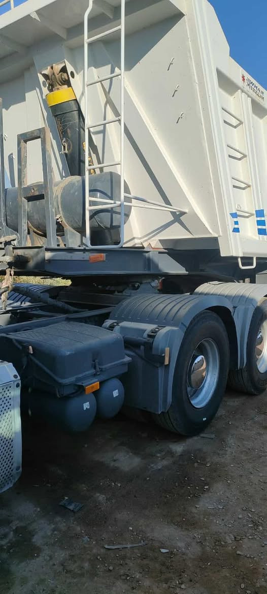 السلام عليكم سيارة للبيع اكتروس سكس جوبلس موديل 2015 حجم 44 26 + عربانه عبدالله جوهر موديل 2025 ذرعه 27 تخم تاير كفاله عامه للاستفسار (***********) مكان السياره بصره اني مكلف بل نشر
