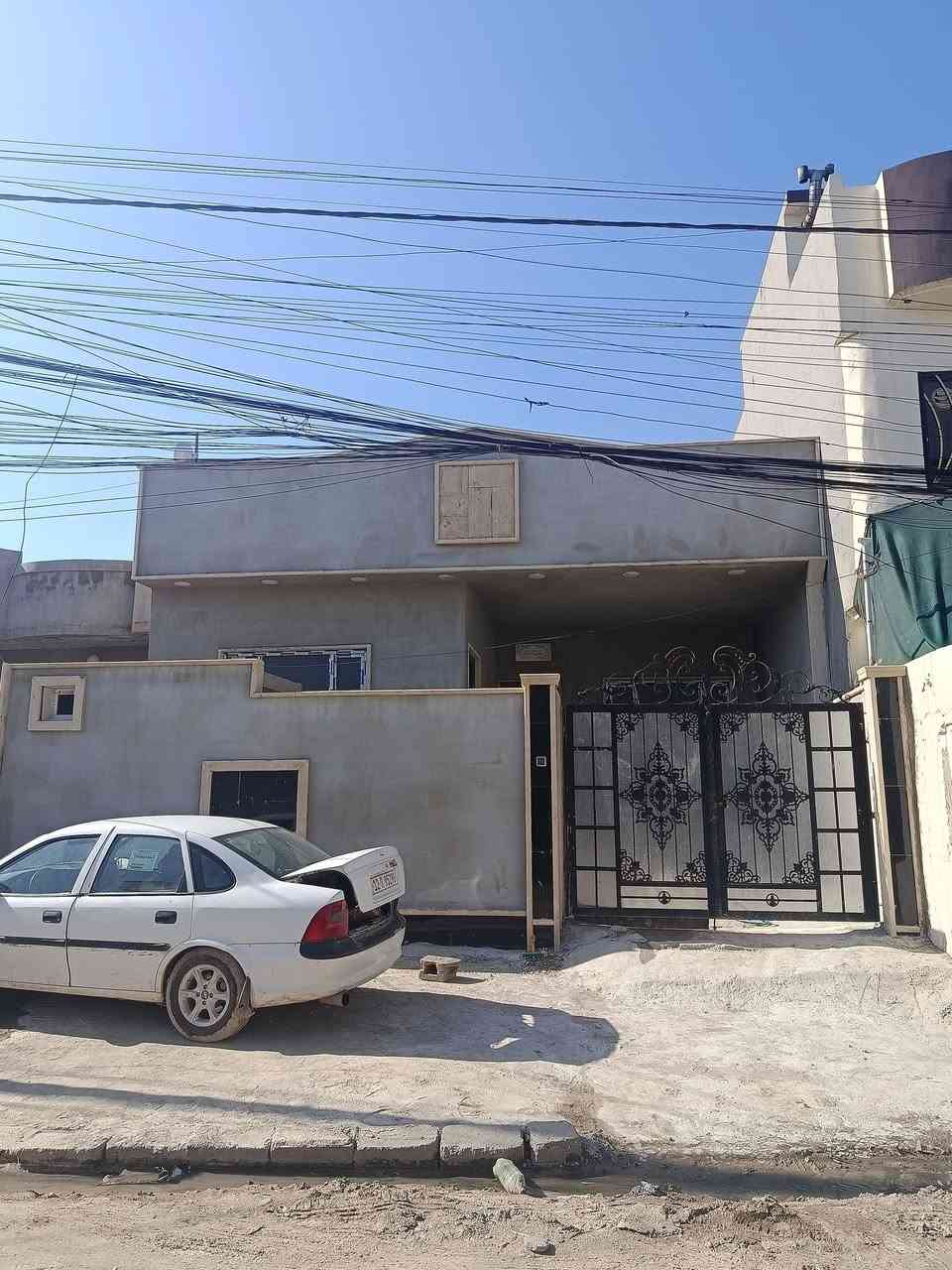 الدار للبيع المساحه 220 الواجهه 10 السعر 75 وفي  خدمات ماي كهرباء مربع الذهبي يبعد عن طريق دهوك 50 متر الاستفسار والمعلومات *********** اسيا ***********
