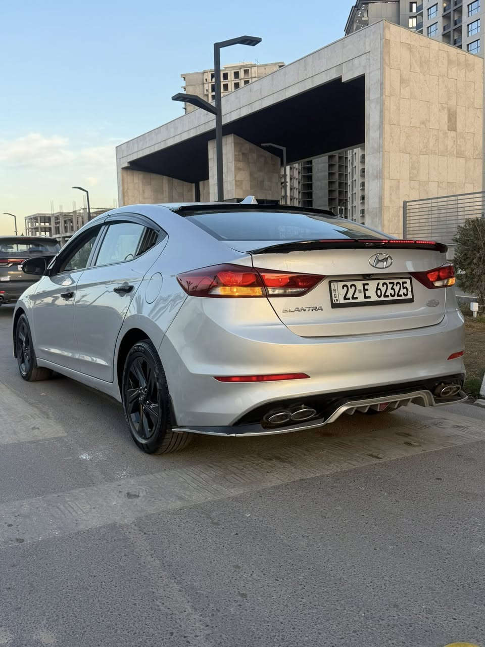 السلام عليكم 
النترا خليجي للبيع موديل 2018 
السياره كفاله عامه عدا جاملغ امامي صبغ 
المحرك 1600 دوش 
السعر 118 وبيه مجال قليل كلش
رقم اربيل تحويل 
العنوان بغداد حي الاعلام 
رقم الهاتف ***********
