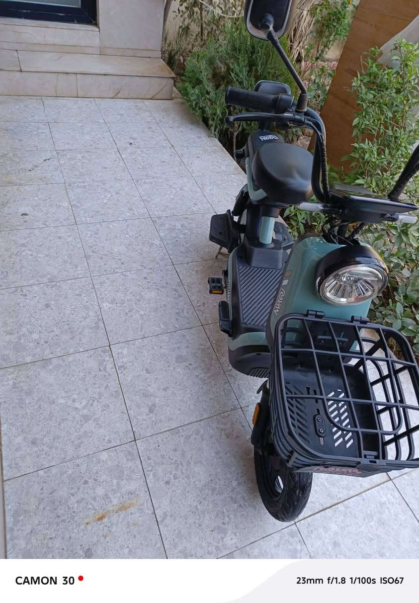 السلام عليكم
دراجة شحن حجم 14 
شركة الريان 
دراجة نضافه 100من100
بك لايت خلفي 
لايت امامي عالي ناصي
اشاير امامي خلفي 
شاشه 
3 سرع 
بطاريات نصف عمر 
السعر 250 الف و بيه مجال
الاستفسار على الرقم ***********
