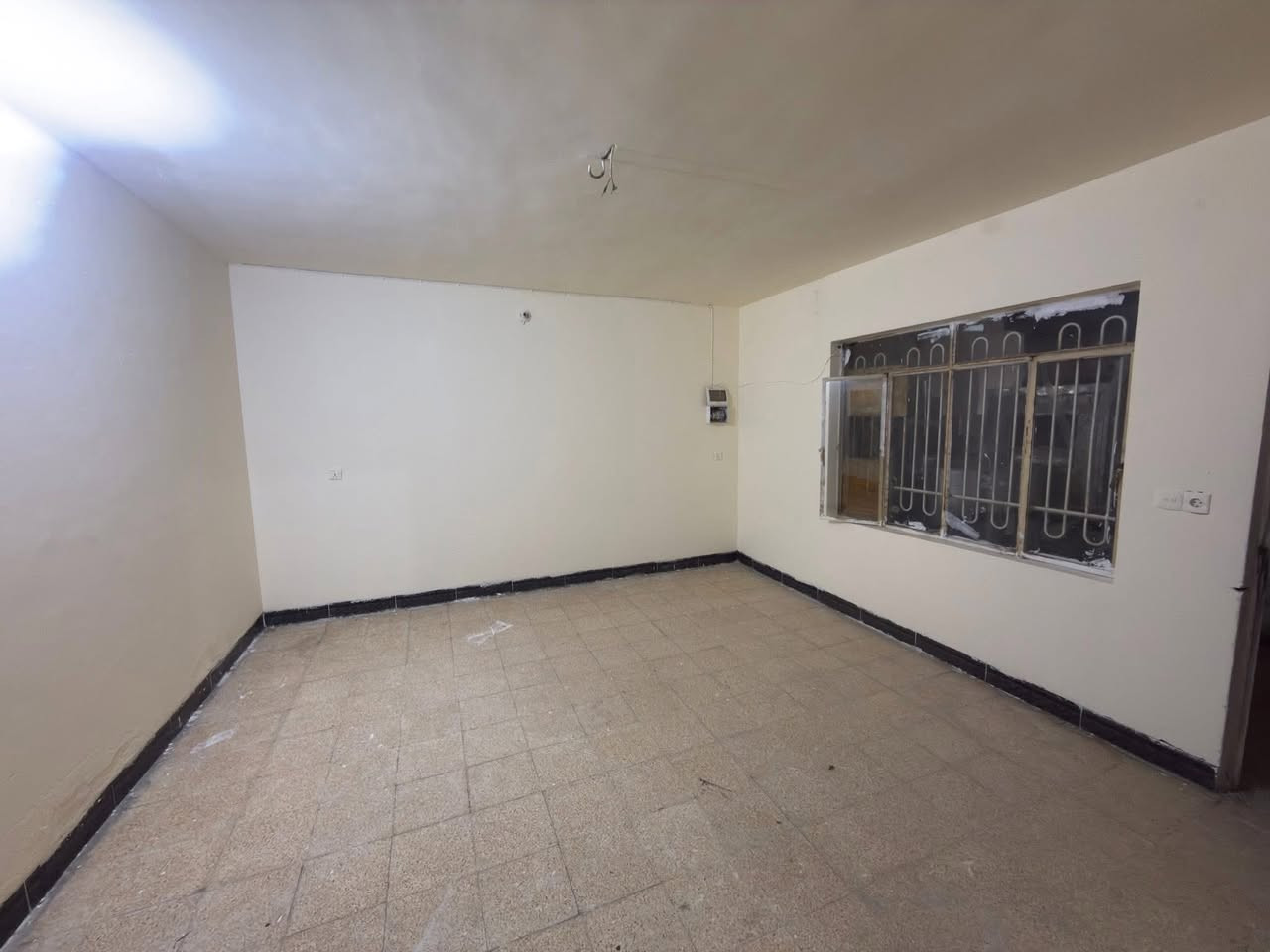 سعر الايجار: 300 الف .
للإيجار للإيجار شقة معزولة عزل تام 
في حي السكر قرب اسواق السكر موقع مميز وهادئ 
المساحة 160متر واجهة 10م 
غرفتين نوم ومطبخ واستقبال وصحيات 

☎️ للاستفسار التواصل على الصفحة او واتساب ☎️ 
‏ ‭0775 715 1464‬ اسيا / ‭0750 359 4652‬ كورك
