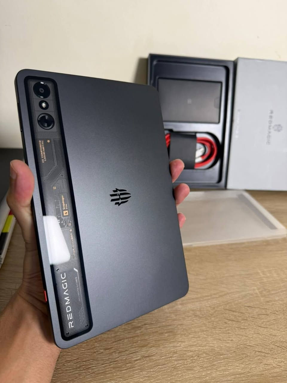 السلام عليكم . بيع فقط 
تاب ريد ماجيك استرا  للبيع
ذاكره 1 تيرا . ذاكره 1 تيرا
جهاز مكفول وبعده داخل الضمان 
كامل ملحقات وشخط ما بي 
ويا كفر ولاسق وراس شاحن هم 
سبب البيع اريد افتح مشروع على باب الله 

السعر 950 وبي مجال جدا جدا بسيط رجاءً 

مكاني السماوه حي الصدر توصيل متوفر فقط تدفع عربون يلا اطلع الجهاز بدون عربون ما ادزه 

***********
بي واتساب
