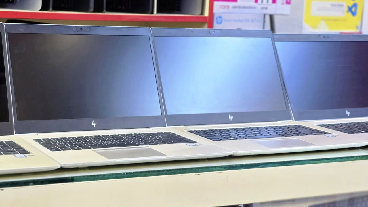 عرض خاص لدى شركة قصر التقنيات
💻 لابتوب HP EliteBook 840 G6 
⚙️ المعالج:Intel i5 Gen 8
🧠 الرام: 8GB
💾 التخزين: 256GB SSD
     كارت شاشة داخلي 
🖥️ شاشة حجم 14n slim
🔋 أداء قوي وسرعة عالية، مناسب للدراسة والعمل والمهام اليومية.
Batterie 🔋 excellent
💰 السعر:280,000iqالف
الملحقات🎁شاحنة اصلية🔌 وحقيبة💼 وماوس🖱
📩 للاتصال أو الاستفسار يرجى التواصل على الارقام
***********. ***********
العنوان.  موصل المجموعه الثقافية مقابل متحف الجامعة
يوجد توصيل لجميع المحافظات 
اسعار خاصة لمكاتب الجملة

