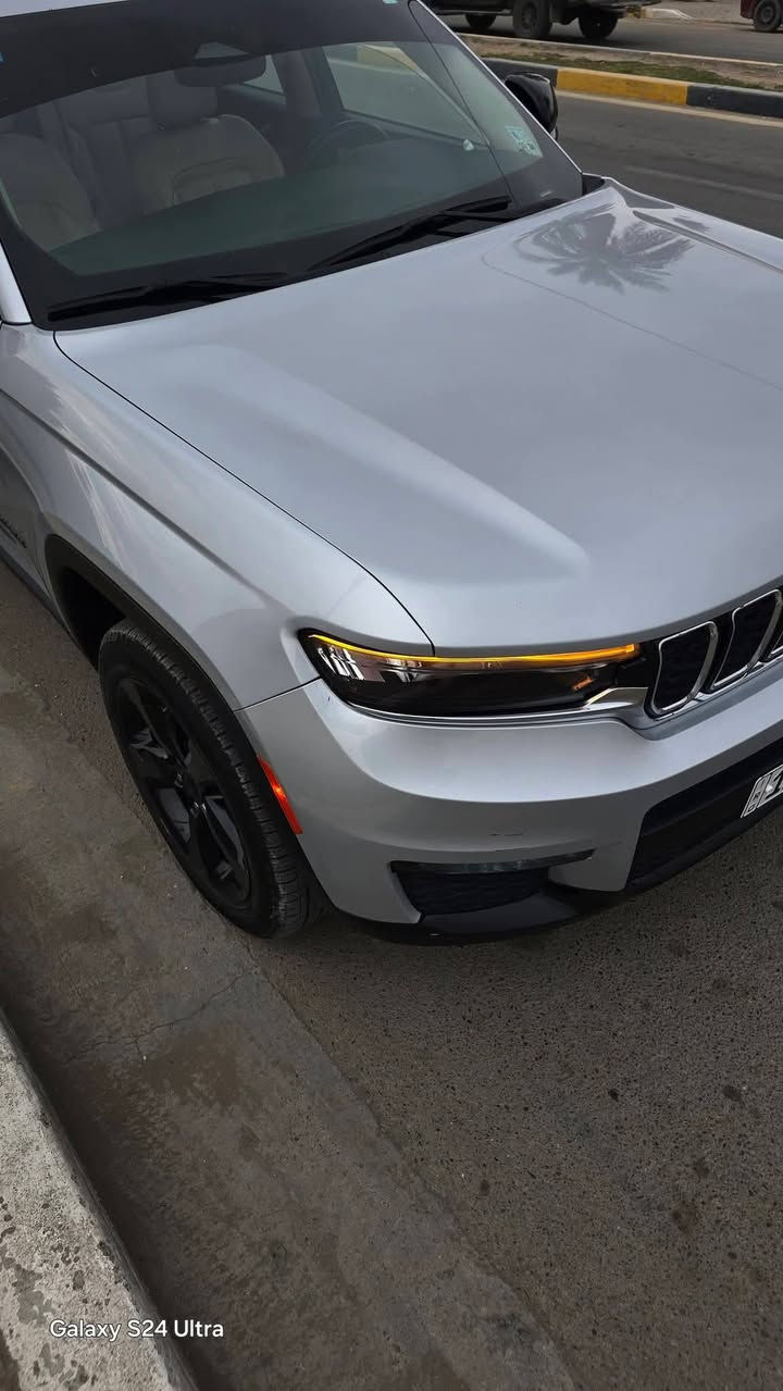 رقم بغداد دولي
🌍 الوارد:امريكي دعامية خلفية + صندوك + دعامية امامي بدون ايرباك 
👥 عدد المقاعد: 7 راكب

🔧 المواصفات الفنية

1-محرك V6 سعة 3.6 لتر

2-ناقل حركة أوتوماتيك 8 سرعات

‎🚦 أنظمة القيادة والذكاء
✔ قيادة شبه ذاتية
✔ تثبيت سرعة ذكي (Adaptive Cruise Control)
✔ تحديد المسار
✔ تحذير الخروج عن المسار + تصحيح تلقائي
🛡️ السلامة والمساعدة

✔ كاميرات 360 درجة

✔ حساسات خلفية 

✔ مراقبة النقطة العمياء
✔ فرامل تلقائية للطوارئ
✔ مساعد الركن الأوتوماتيكي
🛋️ الداخلية والفخامة
✨ تدفئة وتبريد للمقاعد الأمامية والخلفية
✨ تدفئة المقود
✨ إنارة محيطية داخلية متعددة الألوان
✨ مراية وسطية كاميرا رقمية
✨ مرايا جانبية ووسطية تعتيم أوتوماتيك

📱 التقنيات

🔑 دخول ذكي

🚀 تشغيل عن بعد

🖐️ بصمات أبواب 

📺 شاشة وسطية كبيرة Uconnect

🎵 نظام صوت فاخر McIntosh

📱 Apple CarPlay & Android Auto

📶 Wi-Fi / Bluetooth / USB

🎨 الخارجية
🤍 لون السيارة: سلفر 

320

بغداد 
#للستفسار ***********
