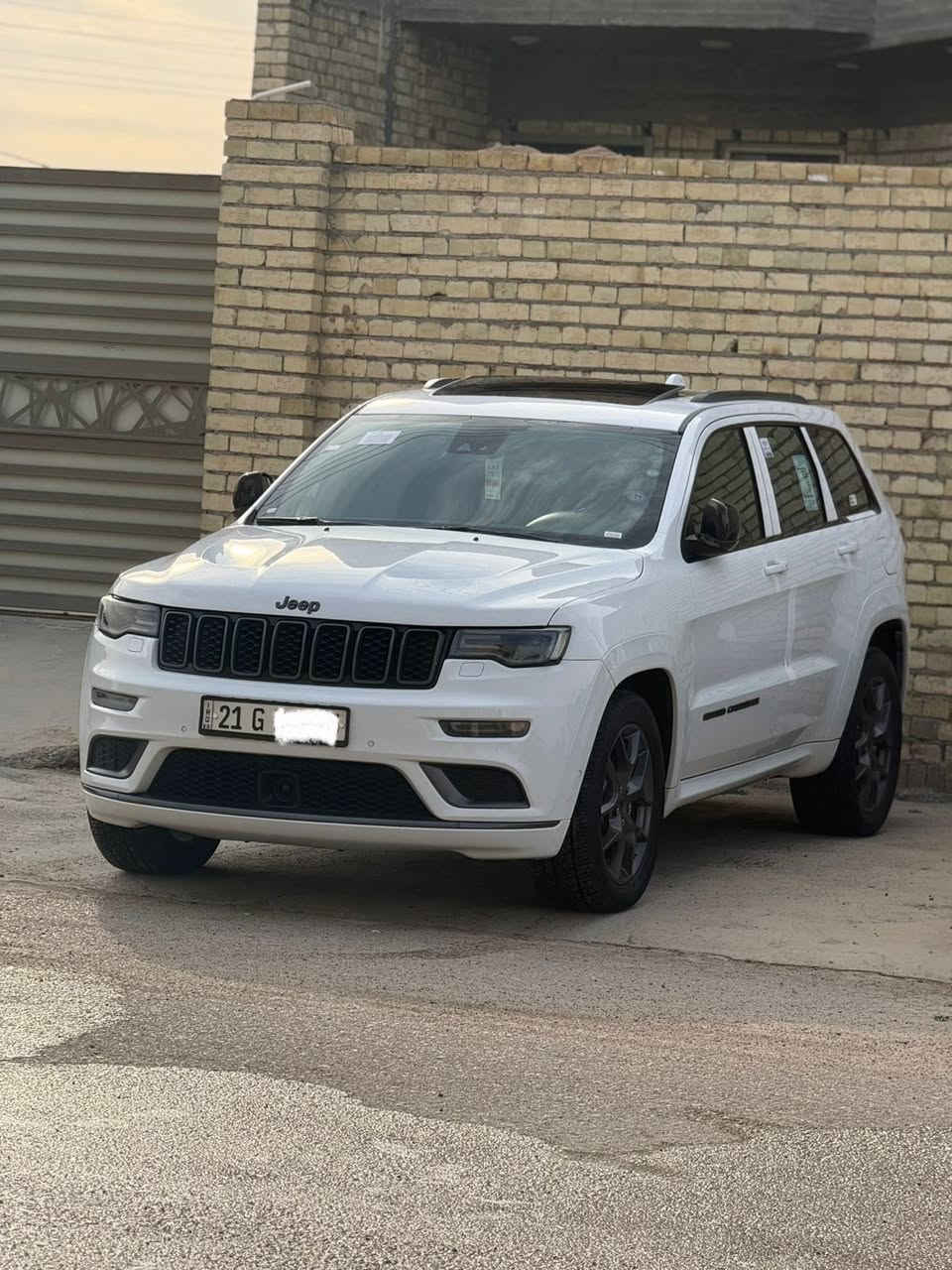 جيب  2020 ( خليجي )  فئهS
ام الرادار الامامي وكالة هارلم فول مواصفات  1/1 

السيارة ماشية 72 الف حقيقي🔥🔥
مكفولة كفالة عامة من كلشي عدا رصعه اقل من الاصبع مكحله بالجاملغ الامامي

مكان السيارة : الانبار الفلوجه
للاستفسار : ***********
السعر 330وبيه مجال 
رقم سليمانيه الجديد تحويل مباشر ثاني يوم باسمي السياره
محرك كير على وضع الشركة السيارة من  اسبير ما نازل 

مواصفات S معروفة :  فول مواصفات للاخير 1/1
محرك 6 سلندر 3600 , V6 دبل كزوز 4x4 دفع رباعي خفيف ثقيل متعدت الوضعيات 
رادار امامي تحديد مسار تنبيه خروج عن المسار ، اصطفاف ذاتي
توقف ذاتي فرامل طوارئ كشف سرعات الطريق
دخول بصمه تشغيل بصمه و تشغيل عن بعد ، 
، سقف بنوراما جنطه كهرباء ،  حساسات كشف ضغط الاطار 
شاشة جبيره + كامره خلفيه دواره 
سستم صوت 12 سماعه + دمام خلفي ،
حساسات اماميه خلفيه رادار خلفي بريك طوارئ 
رادار امامي بريك طوارئ 
 داخل احمر كشنات جلد  تدفئه  + تدفئه ستيرن 
سقف بنوراما كراسي كهرباء خزن 3 وضعيات لسائق
ستيرن ميموري حسب وضعيه خزن الكرسي 
تبريد قطعتين كراسي خلفية تدفئه + تجوه 
فول تحكم ستيرن كروس مثبت سرعة ،  شفتات ستيرن F1 خلف المقود
وضعيات قيادة sport , eco تراكشن مود ، اوتو ستارت ستوب 
نزول منحدر فور ويل خفيف ثقيل وضعيات فوريل جبلي ترابي ثلجي
مري كهربائيه قابله لطي + تعتيم تلقائي مري جوانب و وسطيه
+ خاصيه ازاله الضباب من المري الجانبيه + مري قلاب عند الرجوع
لايتات حاجب LED ، زنون + بلوجكتر كاشف ضباب زنون زراكه مازده
بك لايت LED + كاشف ضباب و بعد
 اهواي مواصفات ..
جيب s جيب لمتد S
