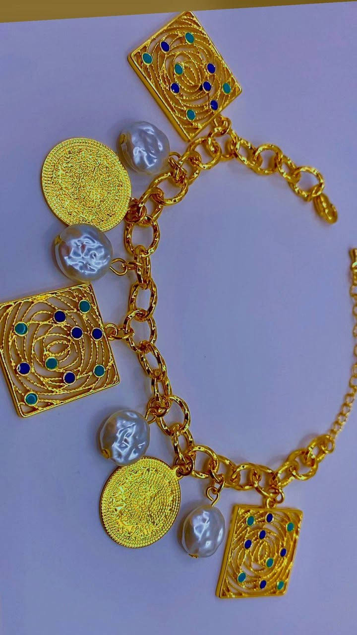 سوار فرفشه ايطالي 🤚طلاء ذهب ضمان مطعم بصدف لولو او فيروز او مينه جمانه


**إذا كنت صاحب هذا الإعلان وتريد حذفه لأي سبب، رجاءا أرسل رسالة إلى الدعم الفني**