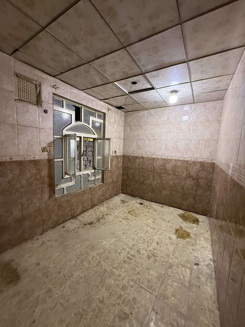 ➖➖➖➖➖➖➖➖➖➖➖➖➖➖➖
مكتب دبــي للعقارات   🟢🟢🟢   للايجار فقط 
➖➖➖➖➖➖➖➖➖➖➖➖➖➖➖

للايجار بيت 100 متر طابو صرف ( تجاري )

حي ميسان قطاع 22 ع شارع الكيات  

شارع 30 متر تبليط ومجاري كامل 

يتكون من غرفة وصاله ومطبخ وصحيات داخليه وخارجيه ومكشوفة وطارمة 

سعر الايجار 300 الف شهرياً

ملاحظة البيت فارغ غير مسكون 

مكتب دبي لبيع وشراء العقارات في حي ميسان

➖➖➖➖➖➖➖➖➖➖➖➖➖➖➖
***********   🟢🟢🟢   ***********
➖➖➖➖➖➖➖➖➖➖➖➖➖➖➖
