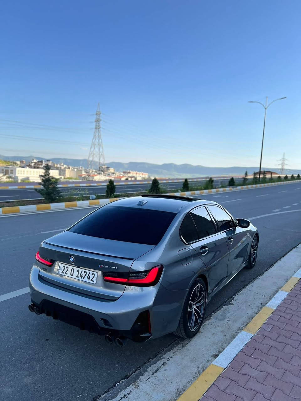 النوع: BMW 340i 
.
الموديل: 2024
.
ممشى : 20,000
.
المواصفات/ فول مواصفات 
.
الضرر : حادثها فقط بونت بدون دواخل+ ايرباك مرجع بلادي 
.
السيارة نظيفة جداً كلشي بيها بشرط زيرو مسجات 
.
السيارة باسم صاحب السيارة تحويل و وكالة 
.
مكان السيارة/ سليمانية 📍
.
السعر : 380 ورقة . خصم 200 دولار إذا أخبرت البائع انك من طرفنا 💵✅
.
رقم صاحب السيارة: 0774091012 ☎️
.
.
للاستفسارات و الإعلانات يرجى مراسلة الصفحة 💬
.
ملاحظة/ صاحب السيارة هو المسؤول عن معلومات و اصوليات السيارة نحن فقط منصة لعرض السيارات ‼️
.
.
.


**إذا كنت صاحب هذا الإعلان وتريد حذفه لأي سبب، رجاءا أرسل رسالة إلى الدعم الفني**
