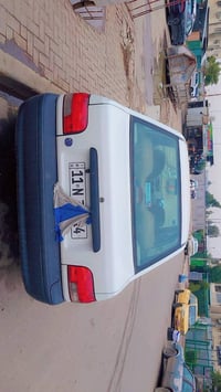 موديل ٢٣ • ماشي ٨١ ألف • باب خلفي طخة