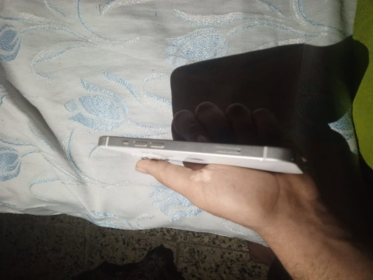 جهاز 13 عادي جهاز وتر بروف ما مفتوح ابد تفحص عند ايا ابو اجهزه ذاكره 128 بطاريه 73 مكاني بغداد العبيدي سعر 425 قفله . وتساب فقط ***********
