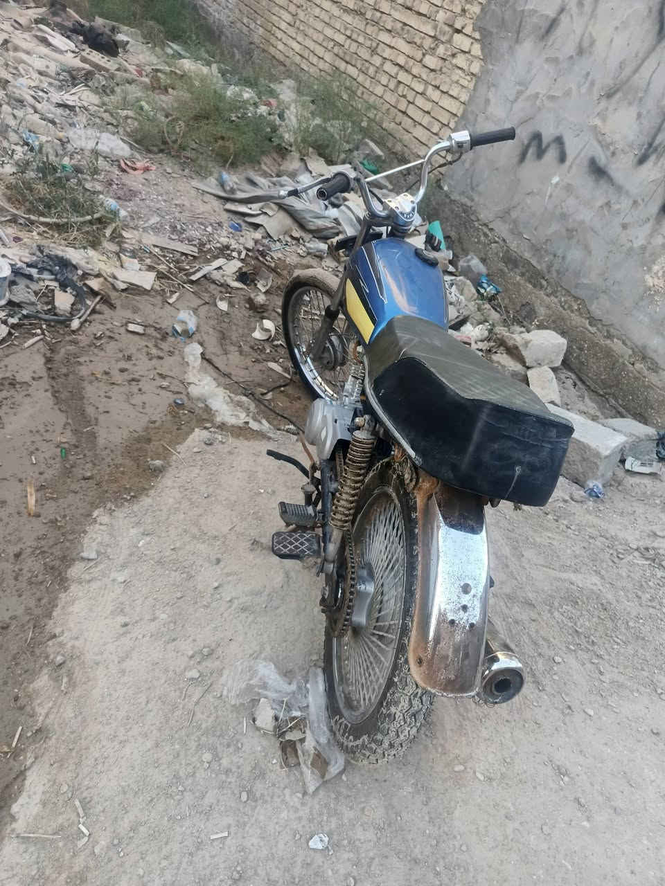سلام عليكم دراجه ارشا للبيع مديل ٢١ نضيفه لانضوح ولاتبخير احلى من الصور بعد ( كلك) سعر ١٥٠ قفل مكان كربلاء حي لامامين ***********
