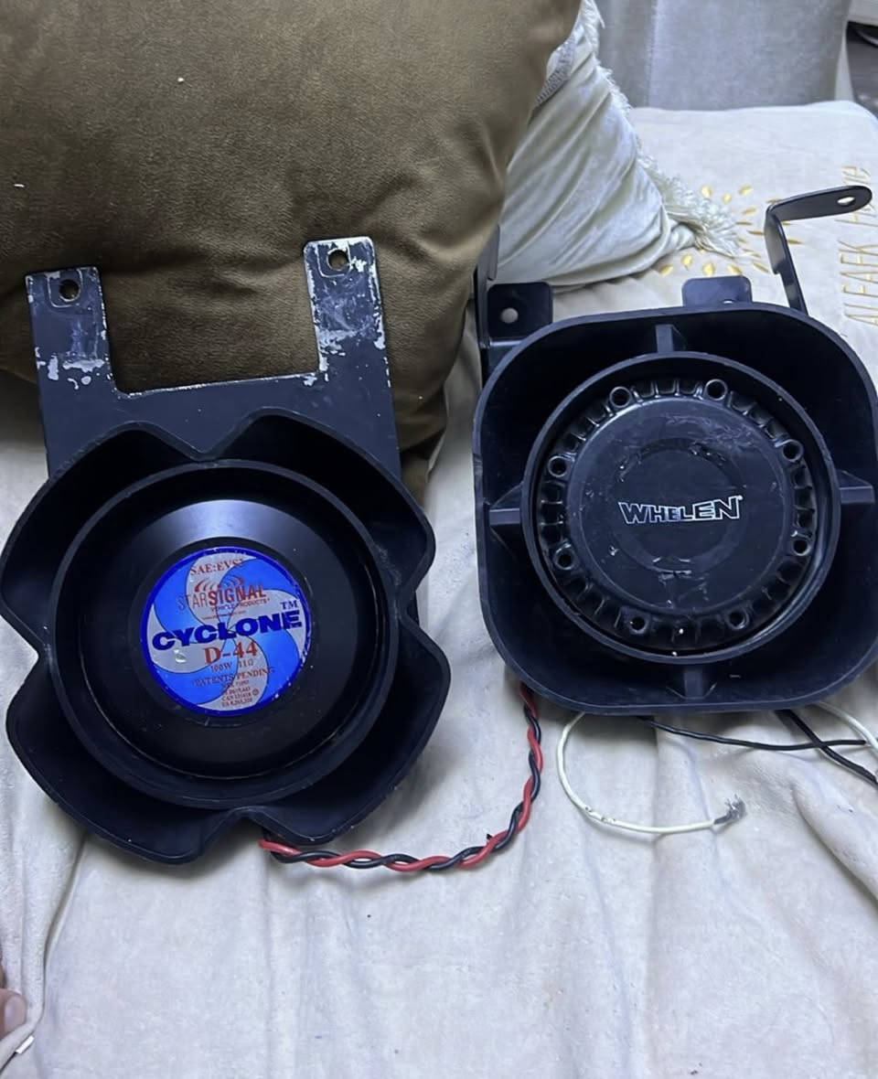 للبيع سماعات بوليسي ويلن اصلي فاتحن من تاهو بوليسي 100 واط حقيقي اقوة سماعات بلعالم  
بغداد ***********
