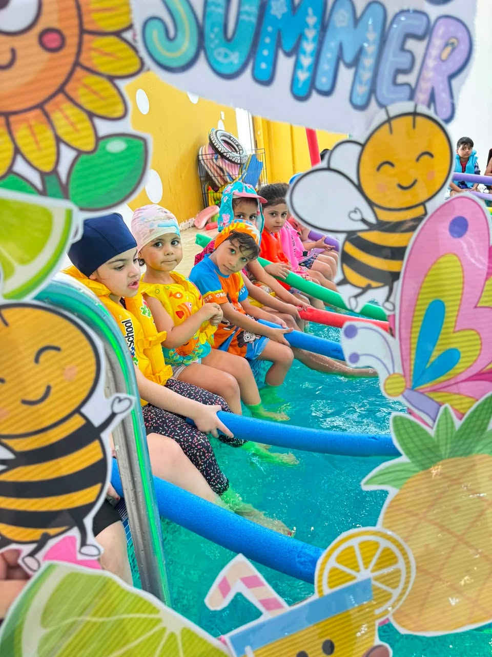 من فعاليات sumeer school فقره السباحه كل أربعاء في مسابح مدرسة اليرموك البريطانيه 💙
روضة الشمس الاهلية ☀️☀️☀️
📍الدوره الكفاءات 
 *********** ☎️
