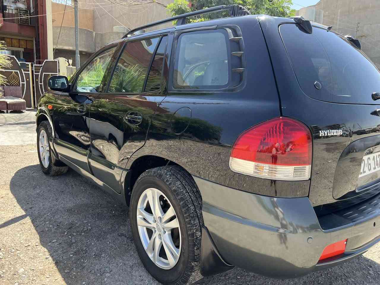 سلام وعليكم سنتافي موديل 2006 فول مواصفات بس كير عادي سنوية جديدة بسمي بشرط تحويل تاير جديد مابي صبغ شوية بارد بي مآبي أي نقص سعر 70 $ بي مجال شوية مكان كلار رقم الموبايل (***********)…..
