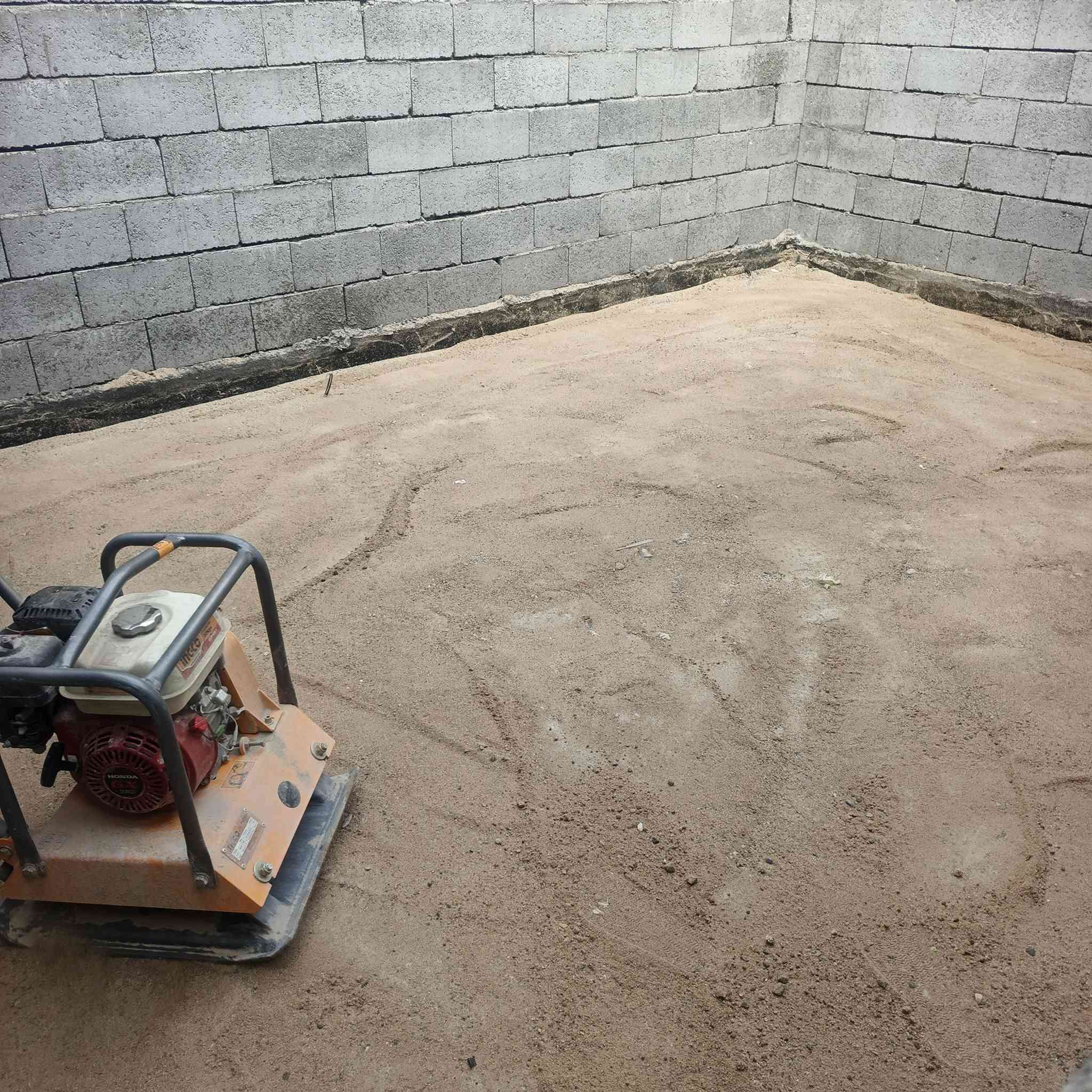 سلام عليكم / يوجد كادر عمل جاهز عمل فتحات باب او شباك  حفر نزالات صيانة واجهات مرمر حجر سيراميك/ تأسيس ماء تنضيف بيوت/تفليش جداران حفر صوندة ماء/ تكشيط جداران / تنضيف حدائق//عمل تسليط سطوح تراب او صب / دفن حفر /نقل اثاث اعادة ماستك شربت بيوت صب دنك / نشتغل كافة الاعمال /عملنه كافة مناطق البصره / تواصل خاص او  على الرقم ***********
