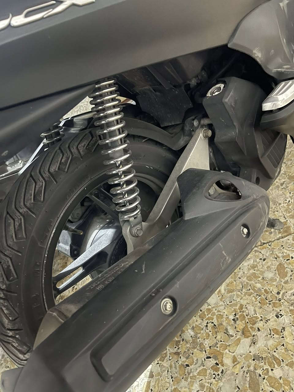 سلام عليكم بيسي اكس مال رمبه ماشيه ٢٨ الف حساس ازحام حرافA ستان كهربائي دراجه مال رمبه اوراق المعرض موجوده مكفوله كفاله عامه العنوان بغداد البنوك ***********
