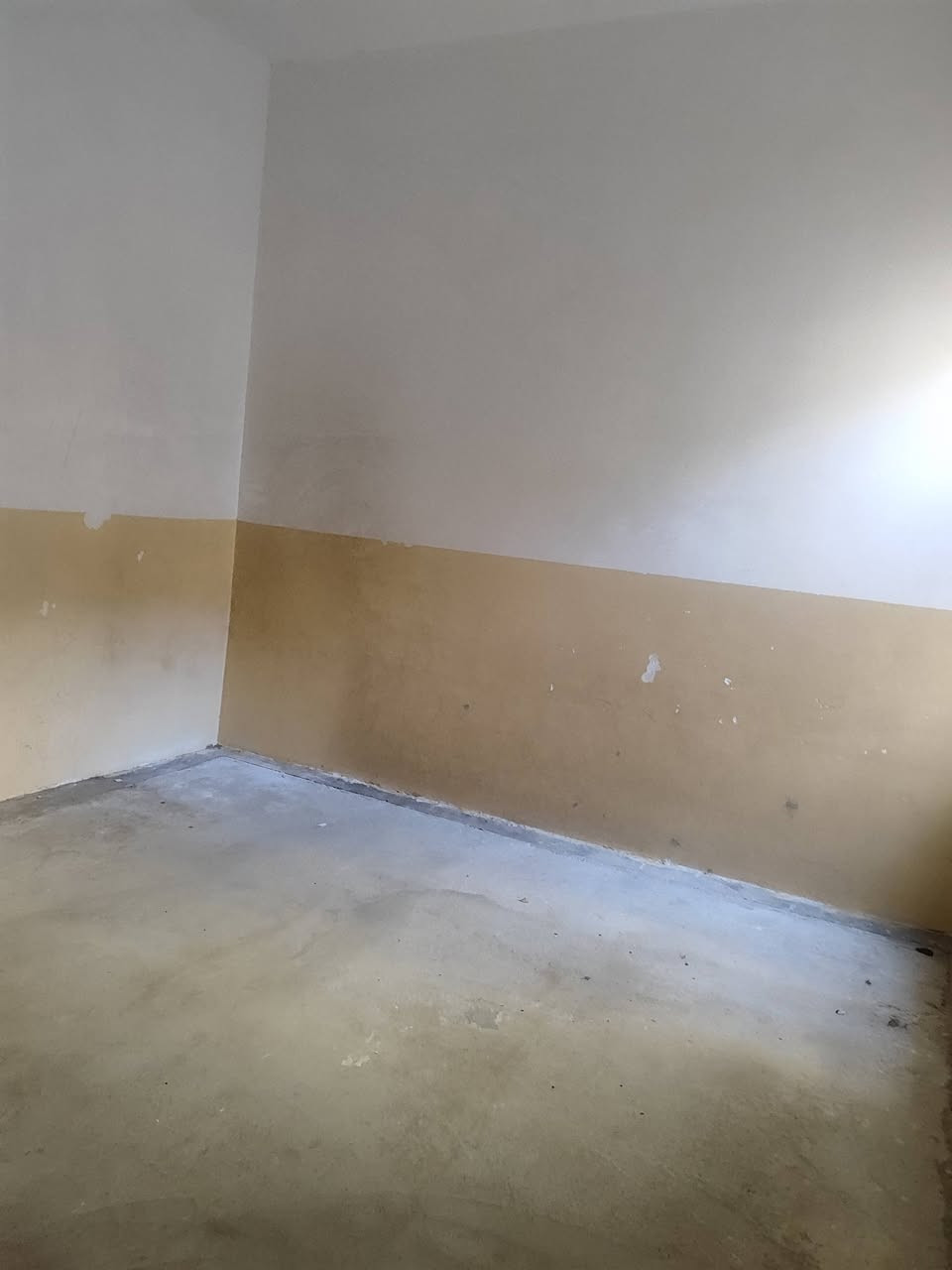 بيت للبيع المساحه ١٢٠ م غرفه نوم وصاله ومطبخ وصحيات وستقبال وطارمه وتشاريف ٥بيت عن شارع ٢٠ السعر ٥١ملييون مراجعة مكتب الخزعلي للعقار ***********
